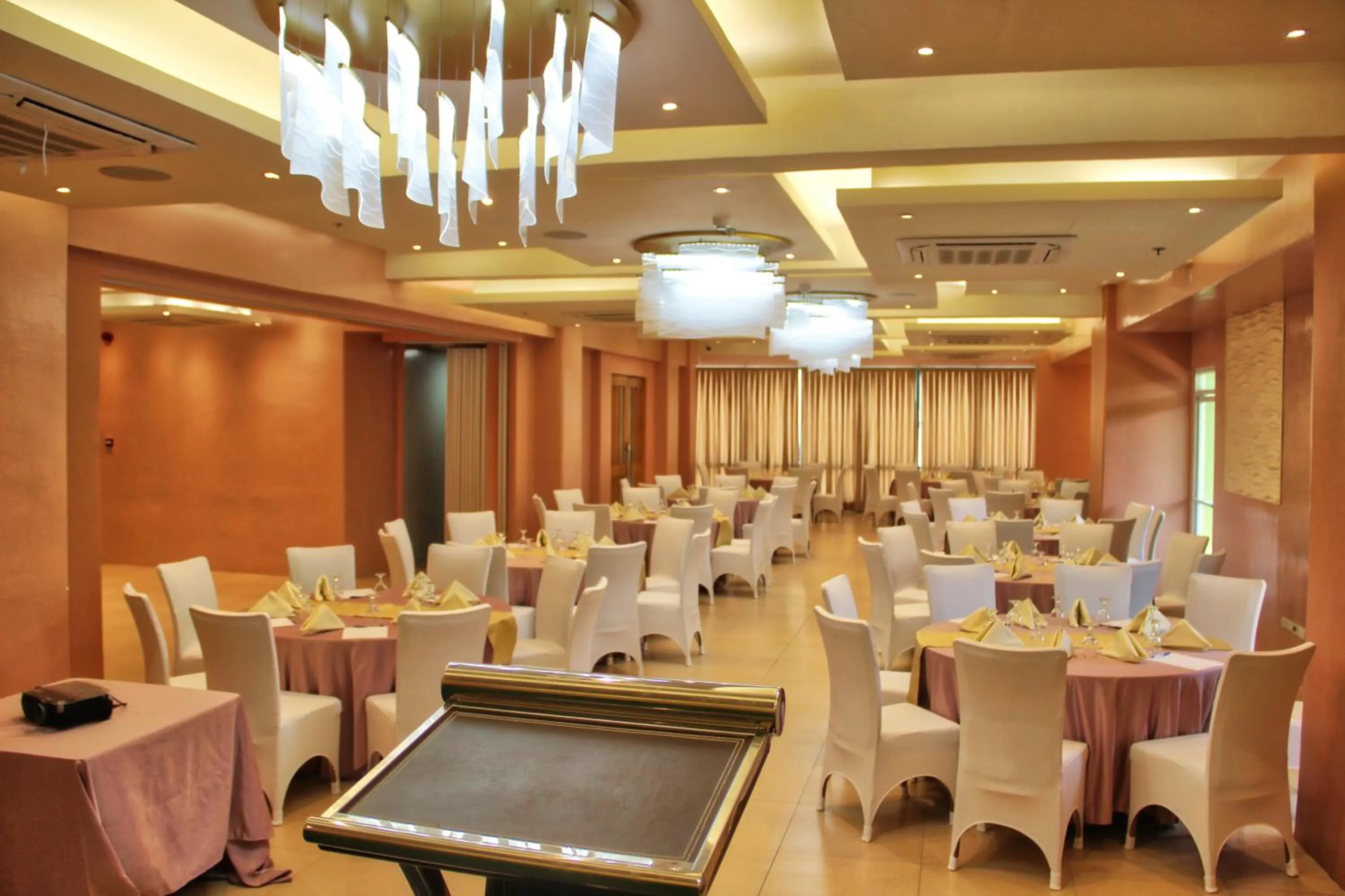 Banquet/Function facilities in New Dawn Hotel Plus