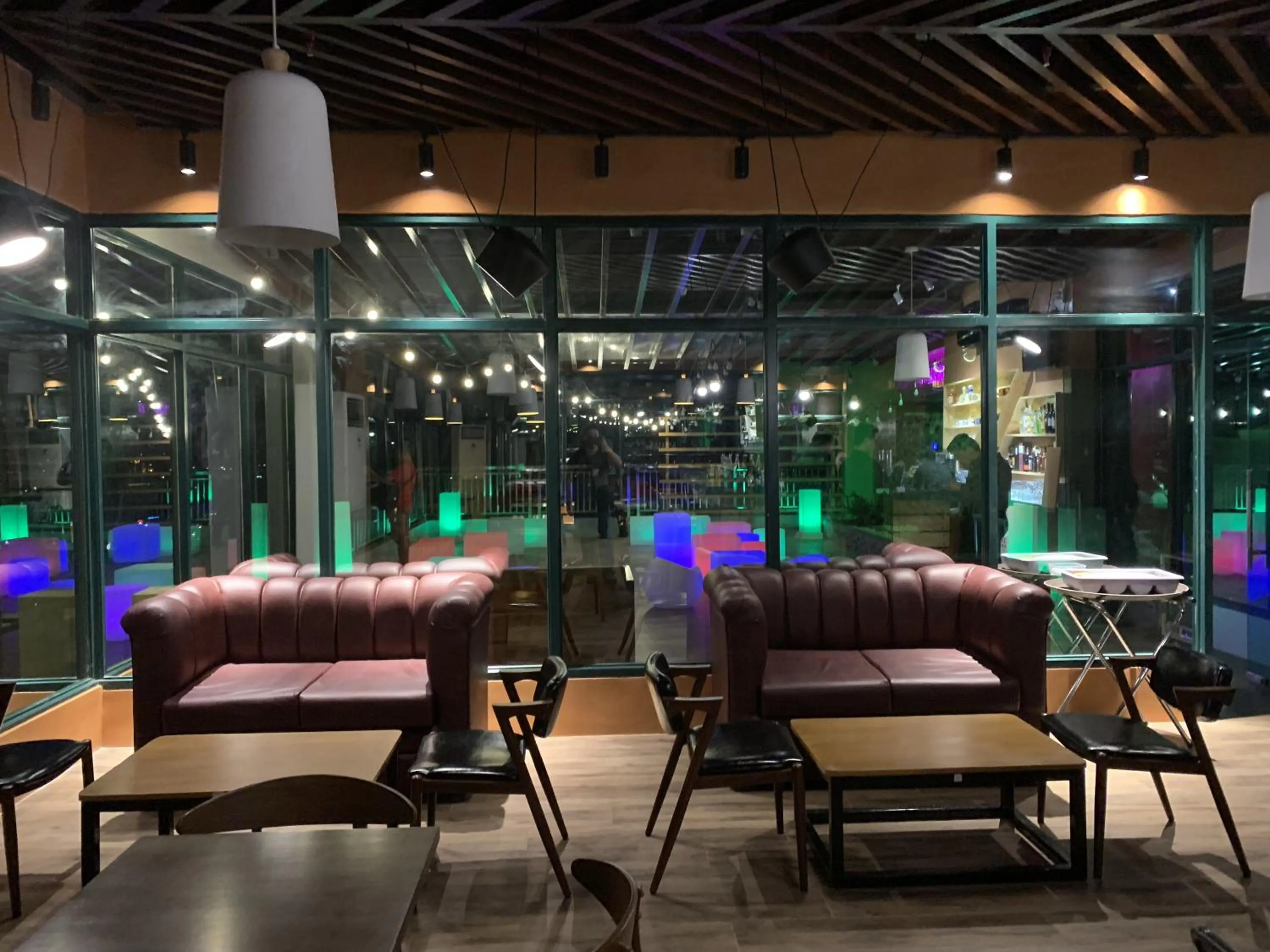 Restaurant/places to eat in New Dawn Hotel Plus