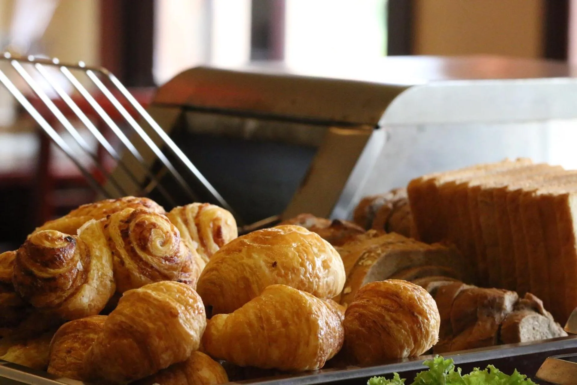 Restaurant/places to eat in Long Life Riverside Hotel