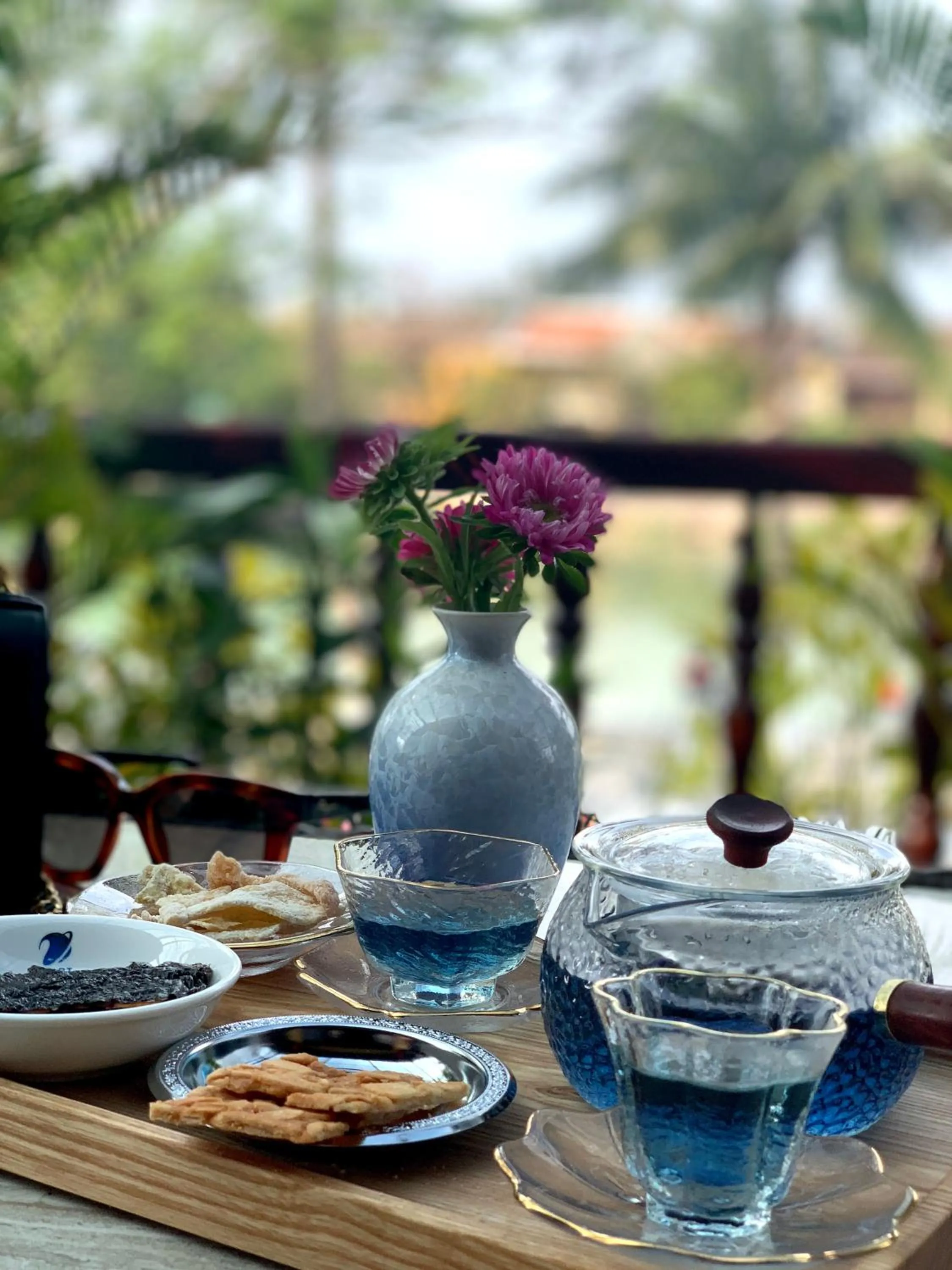 Restaurant/places to eat in Long Life Riverside Hotel