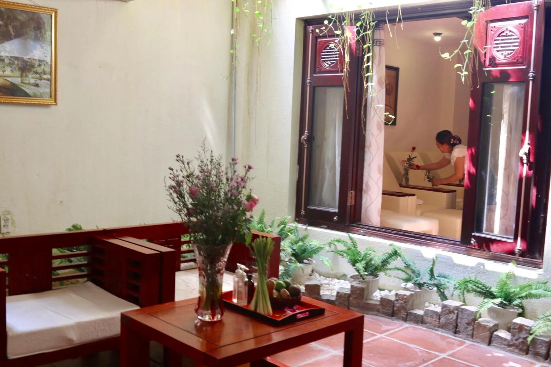 Long Life Riverside Hotel