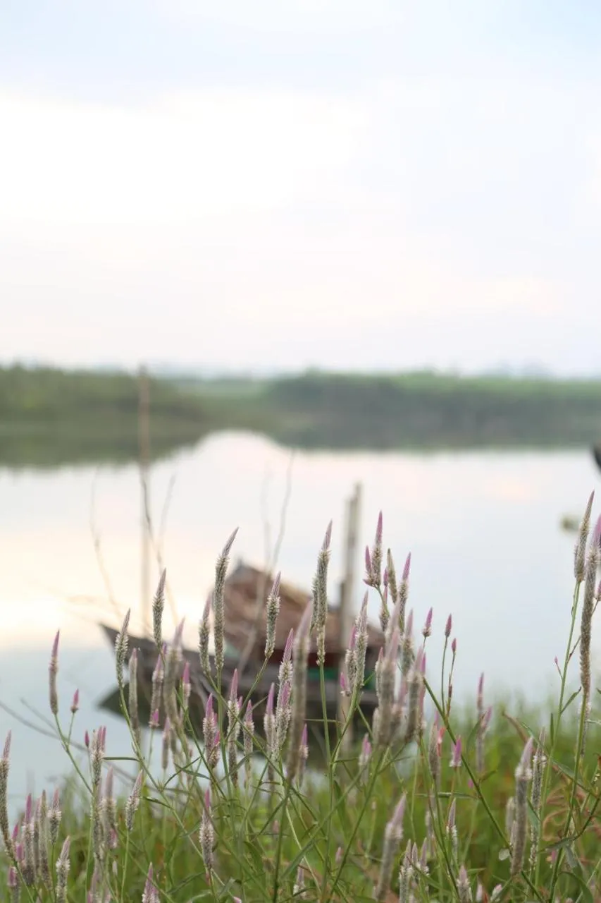 Long Life Riverside Hotel