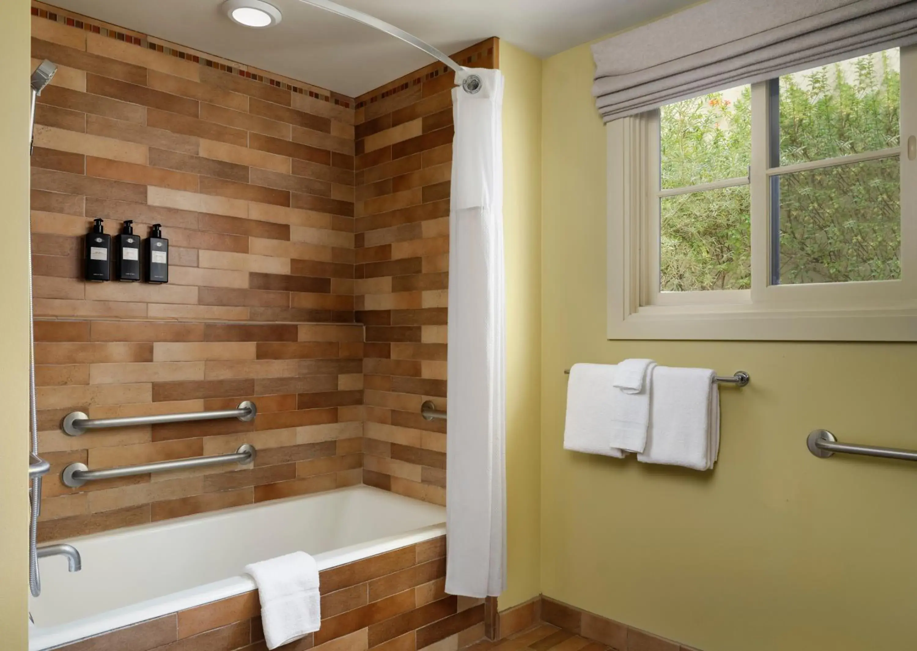 Deluxe Two Queen Room - Disability Access in Hotel Abrego Deluxe Two Queen Room - Disability Access in Hotel Abrego