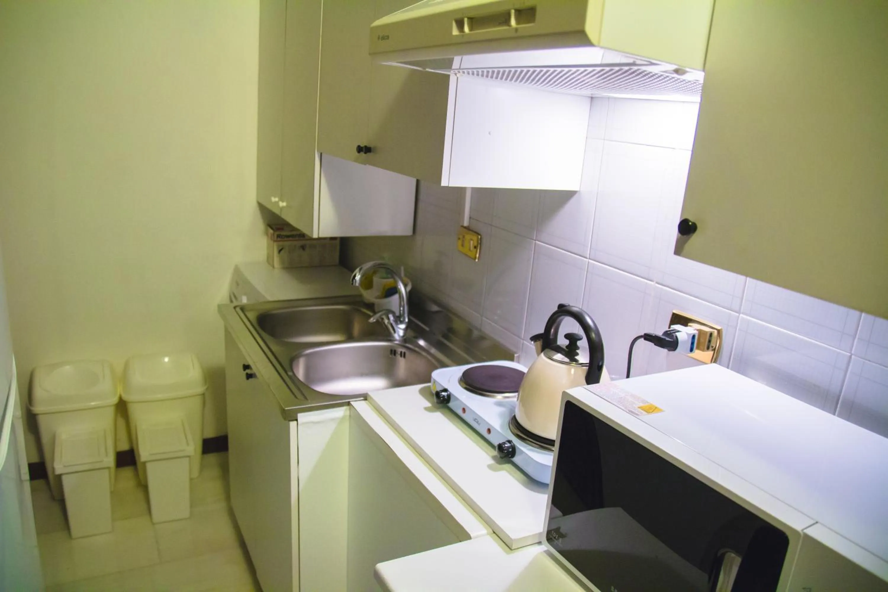 Communal kitchen in Easy House