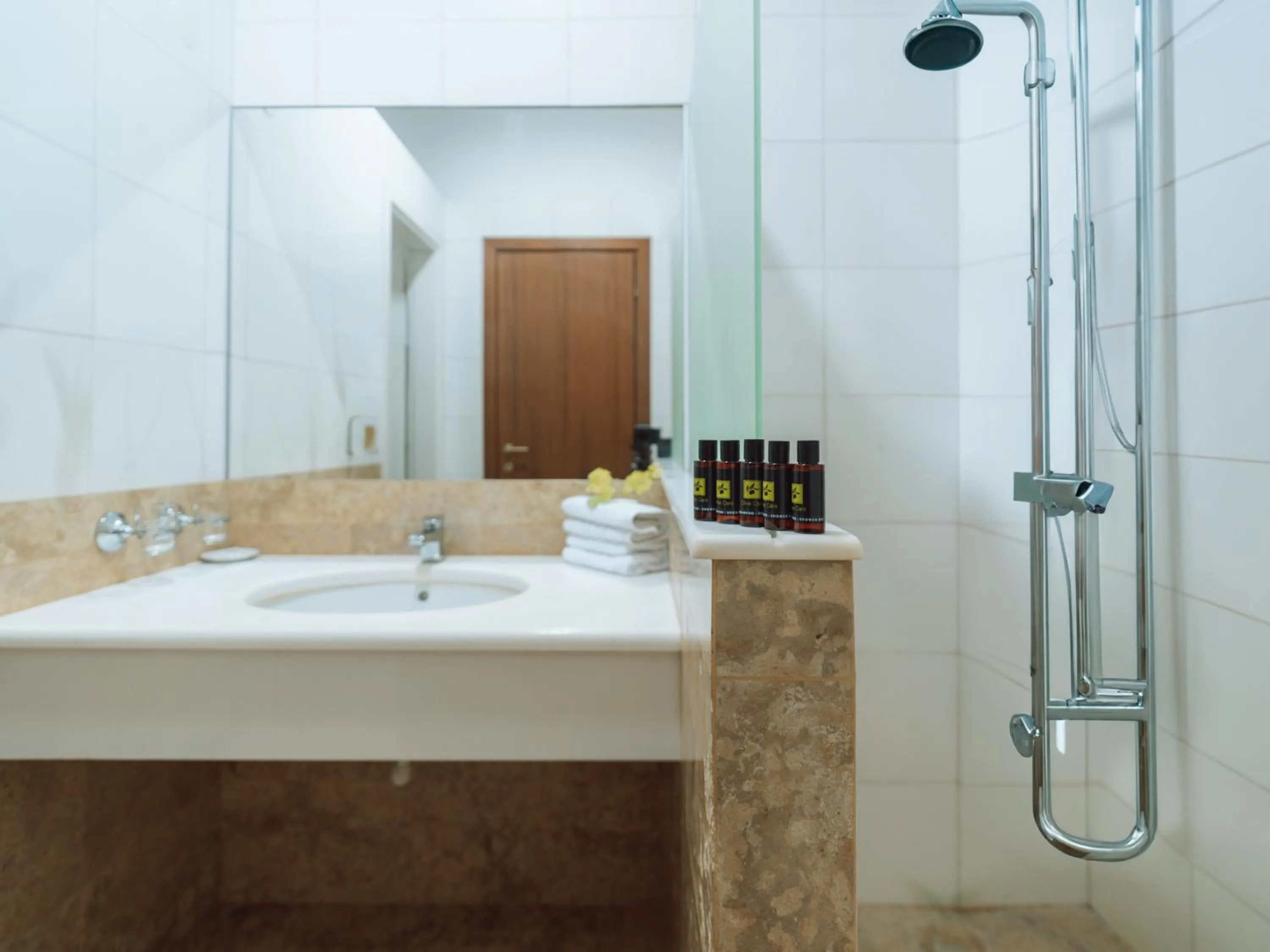 Bathroom in Dracos Hotel