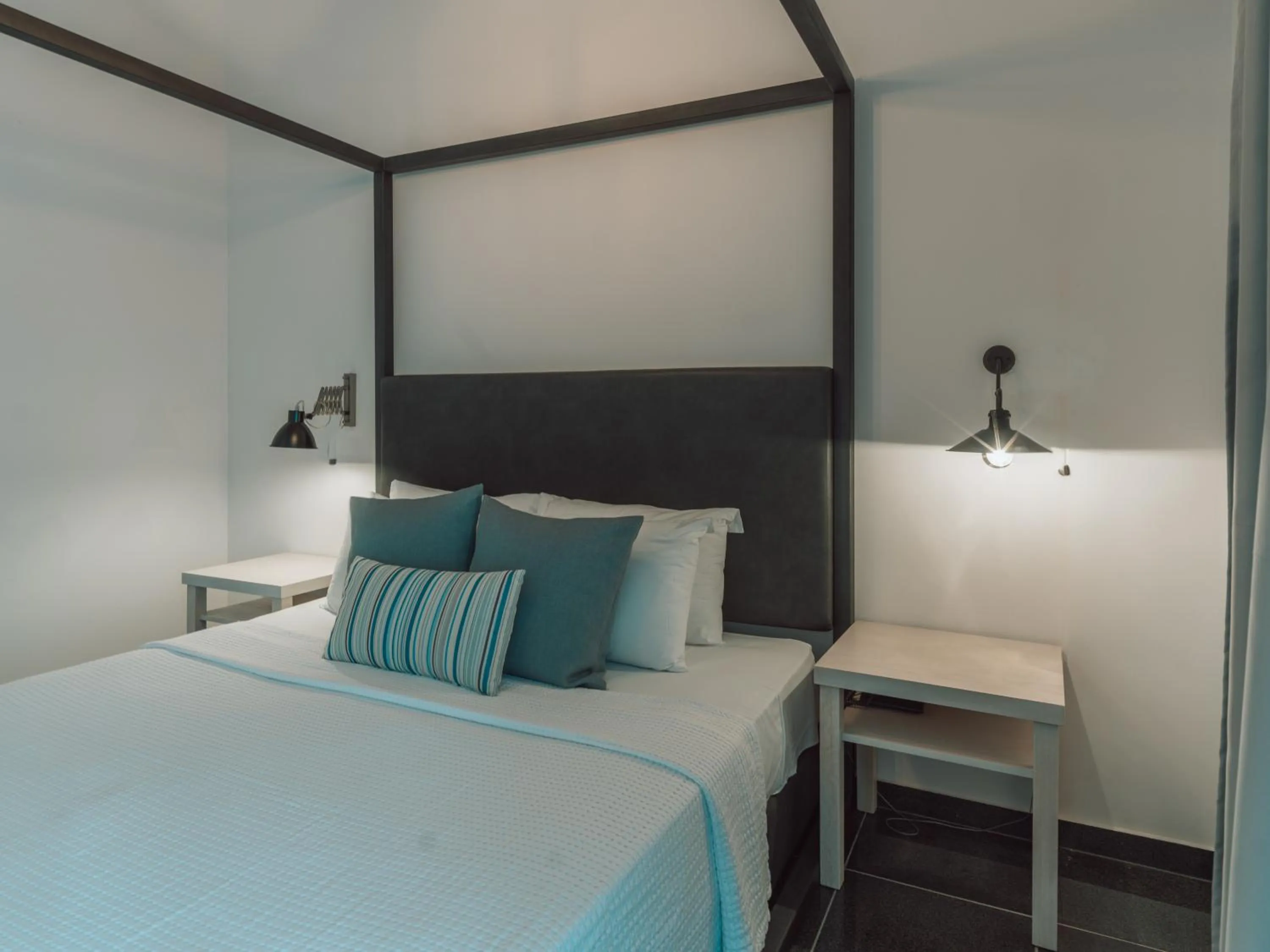 Bedroom, Bed in Dracos Hotel