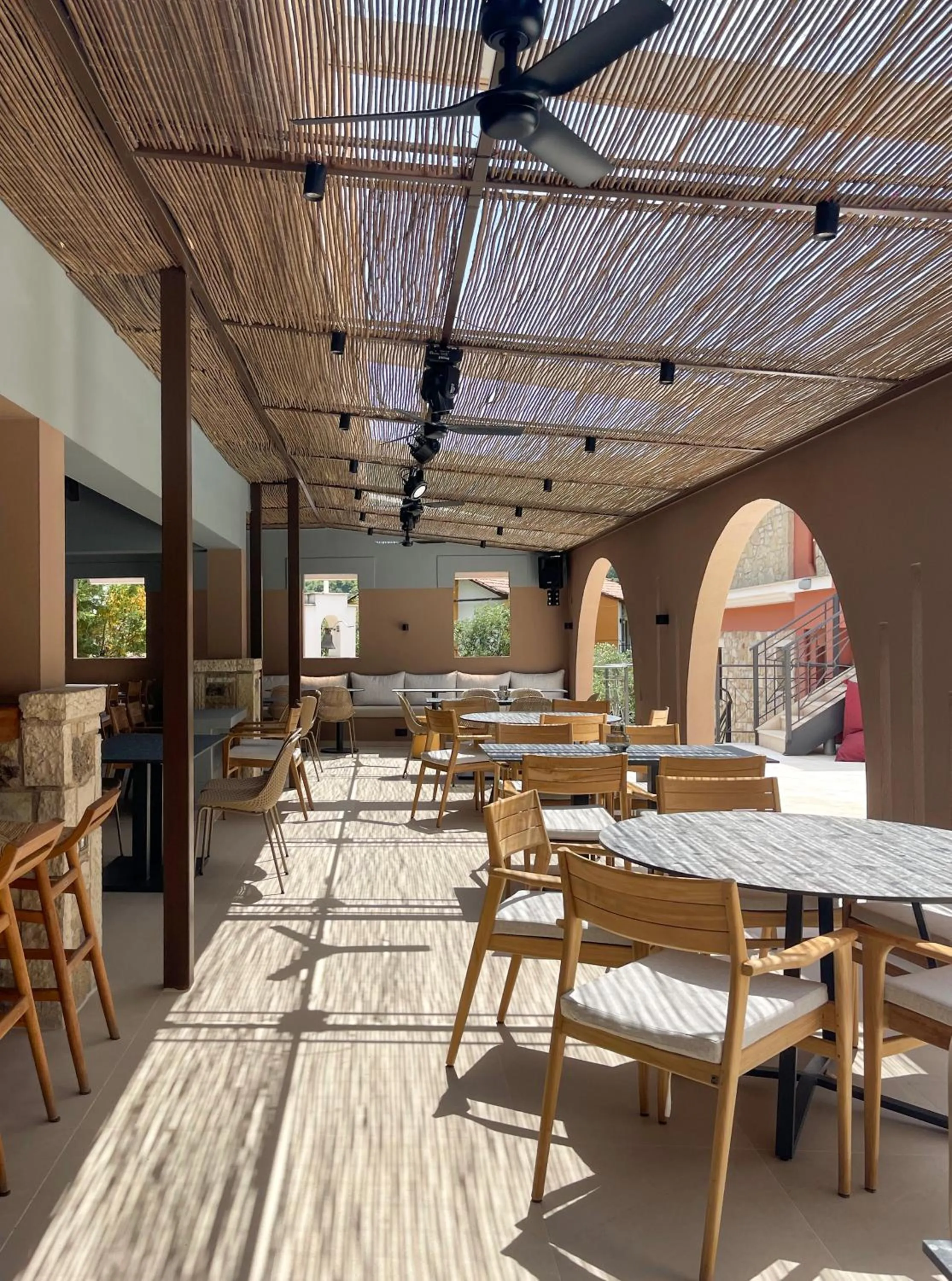 Restaurant/places to eat in Dracos Hotel