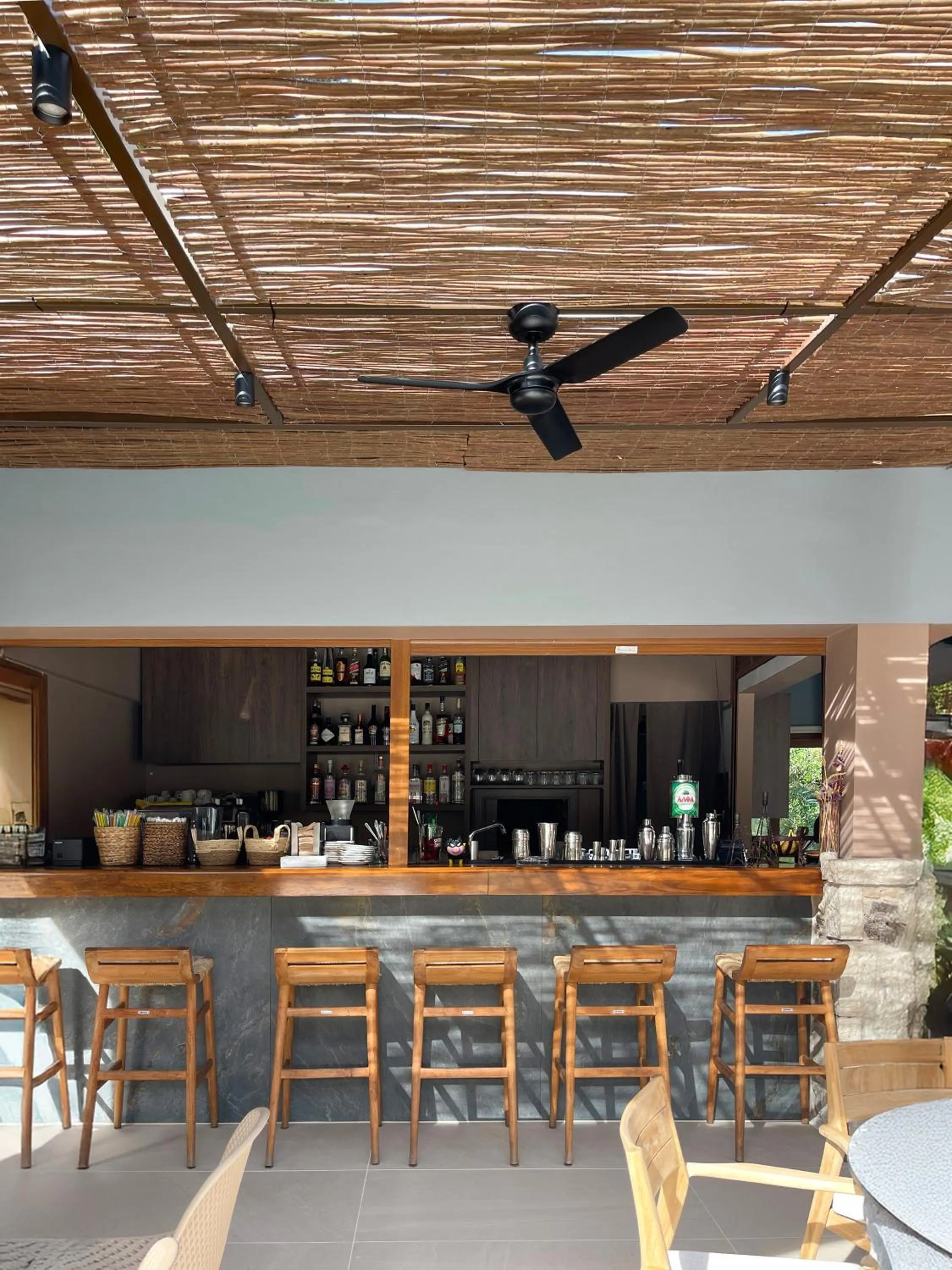 Restaurant/places to eat in Dracos Hotel