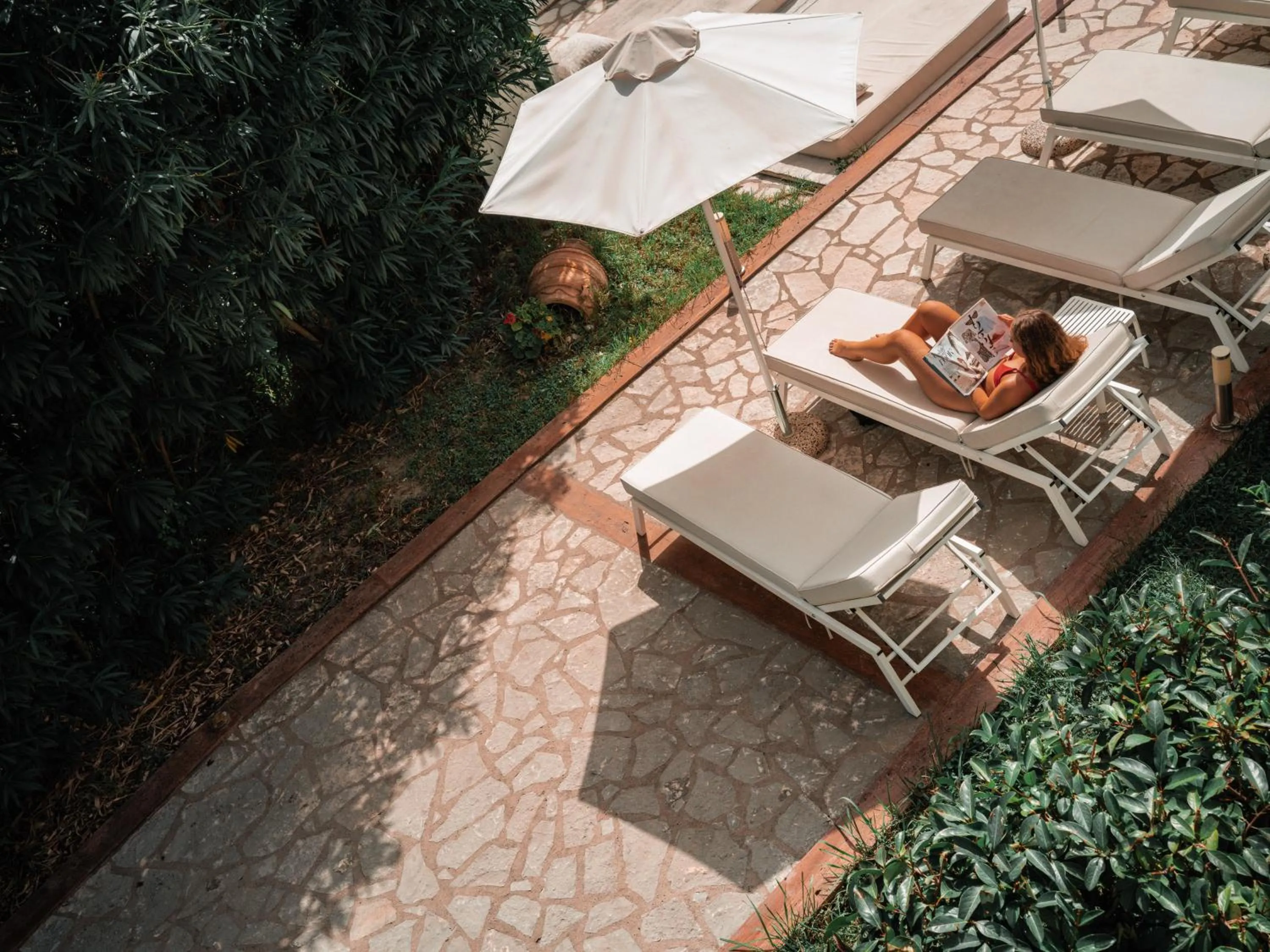 Seating area in Dracos Hotel