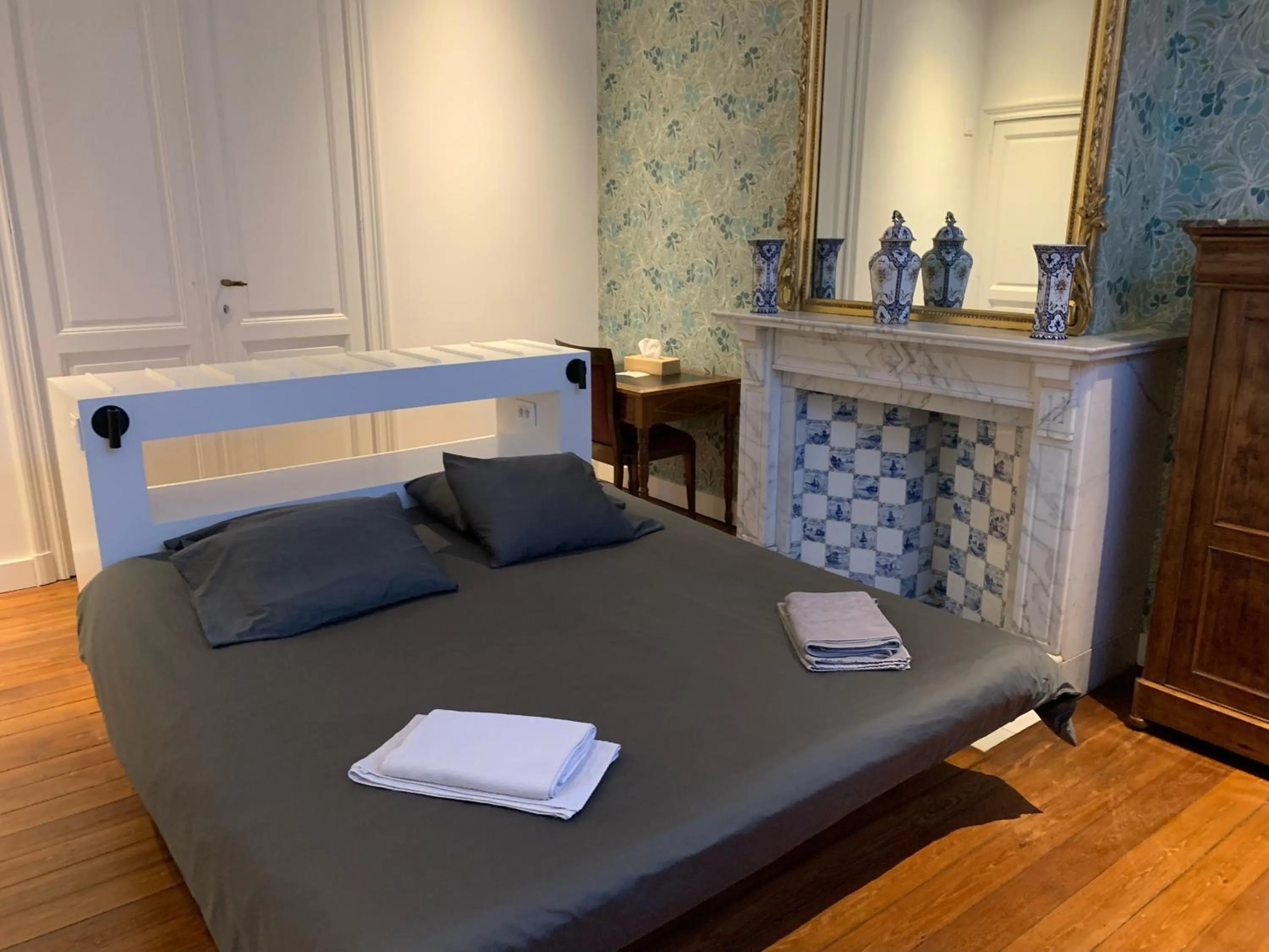 Bed in Albert Molière