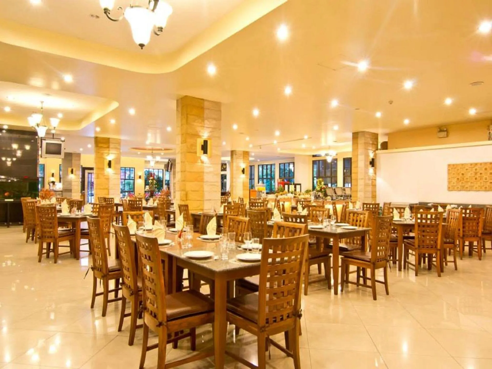 Restaurant/places to eat in Best Beach Villa