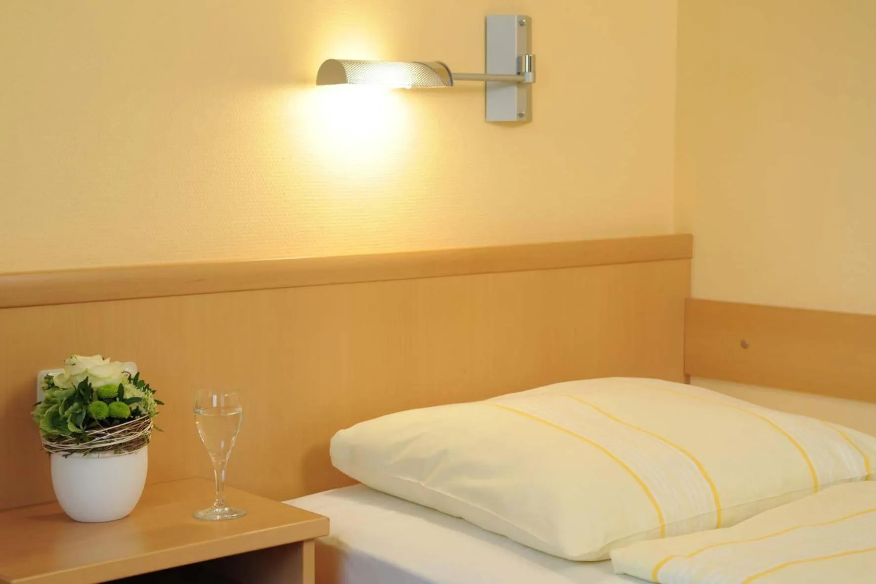 Bed in Hotel & Restaurant Hugenottengarten