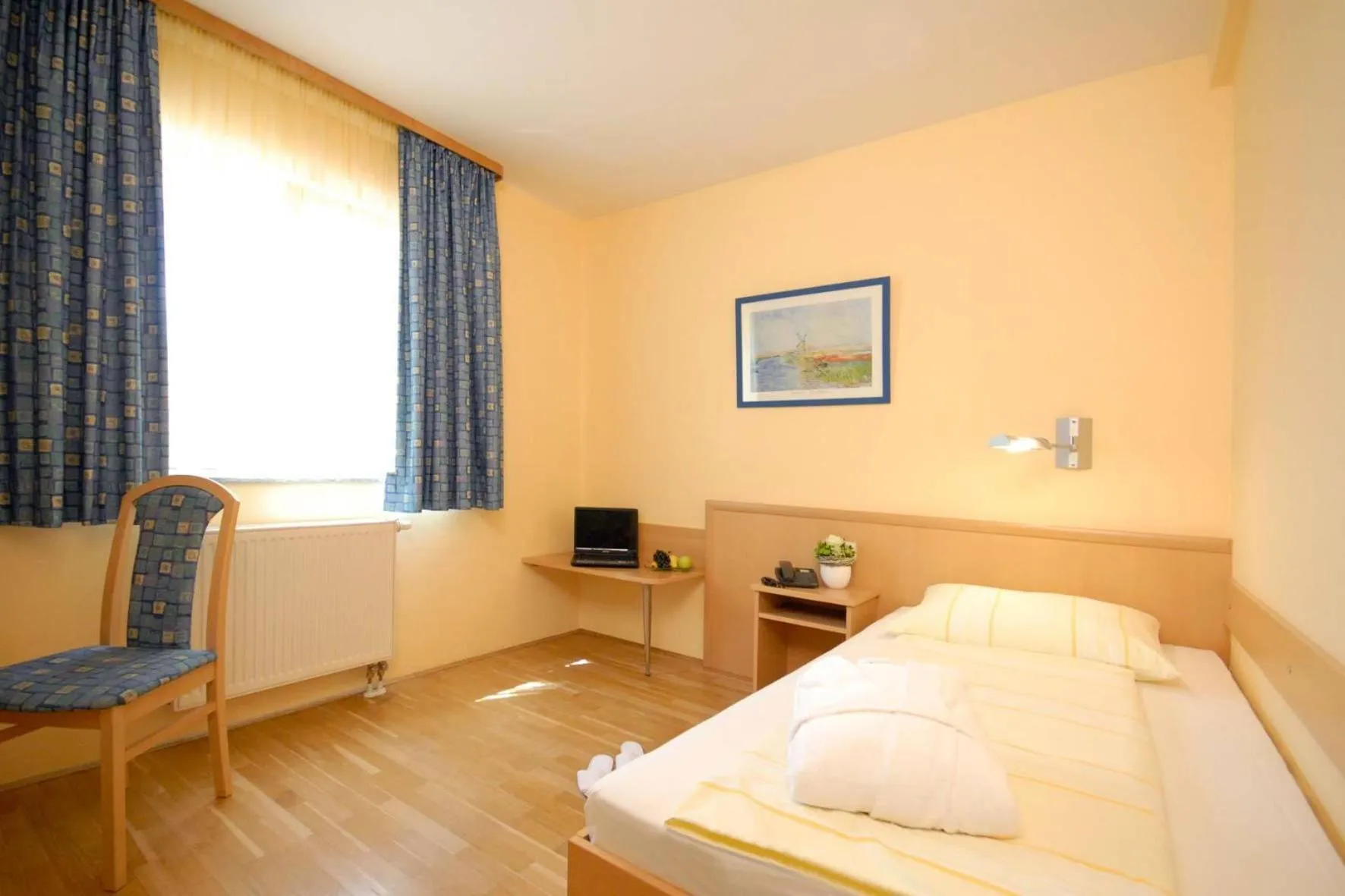 Bed in Hotel & Restaurant Hugenottengarten