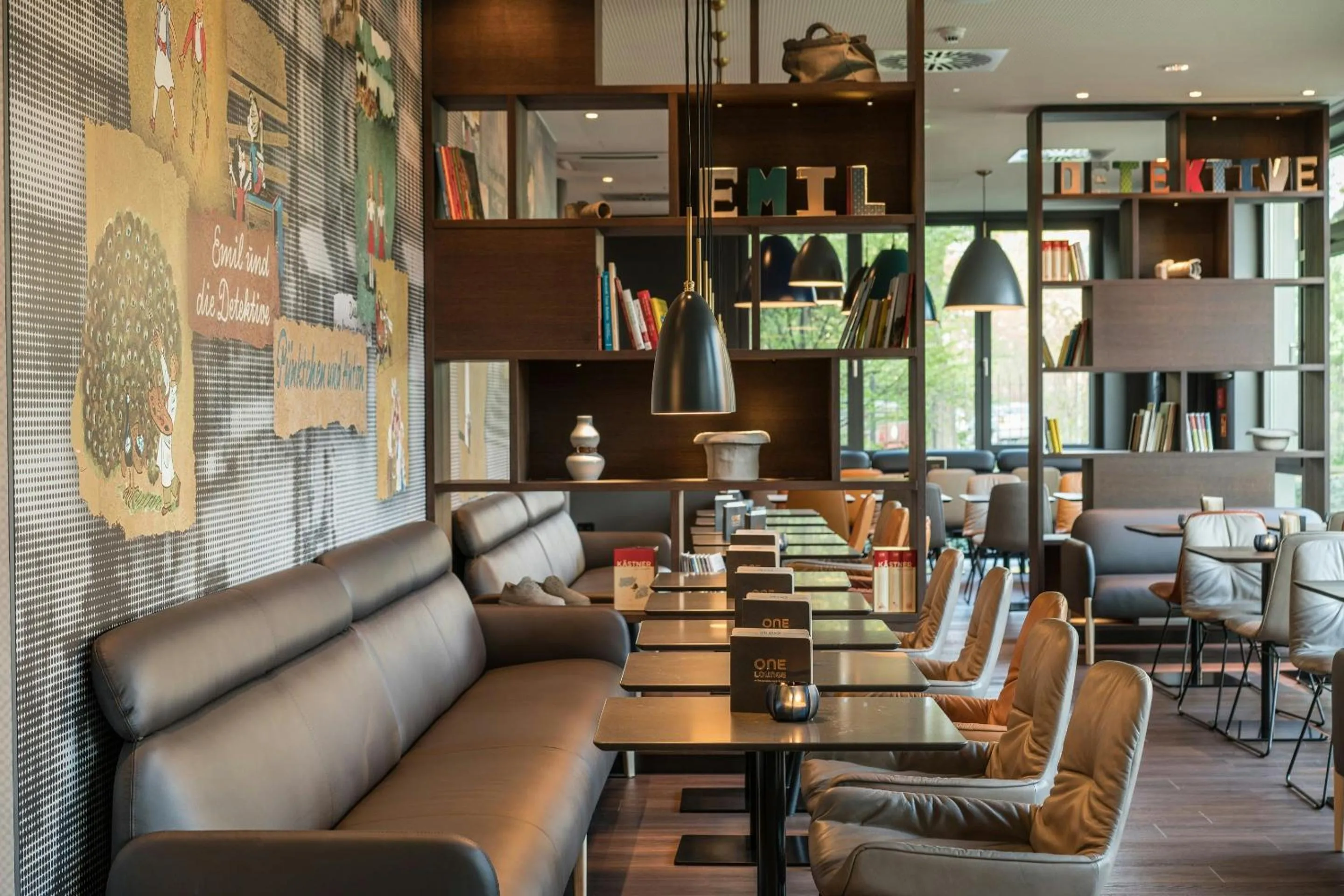 Lounge or bar in Motel One Dresden - Palaisplatz