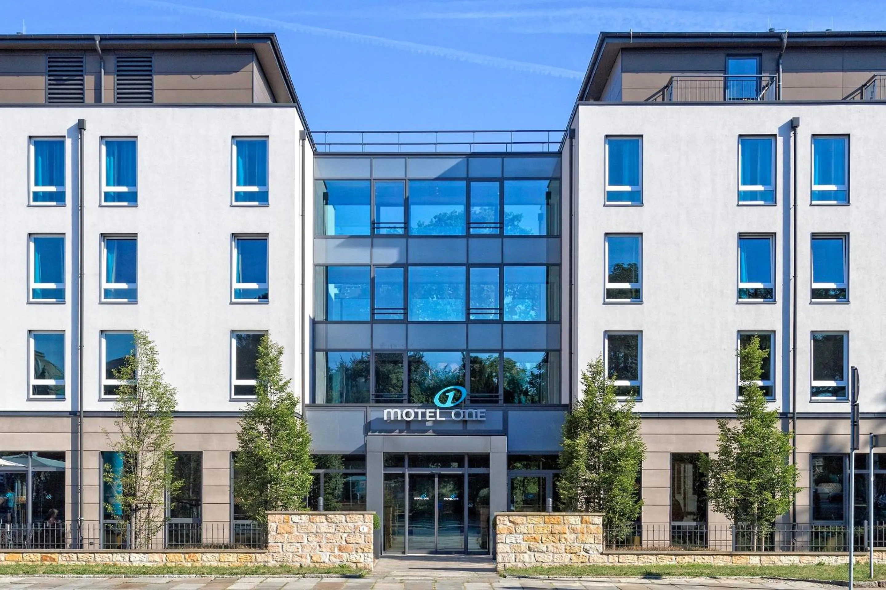 Facade/entrance in Motel One Dresden - Palaisplatz