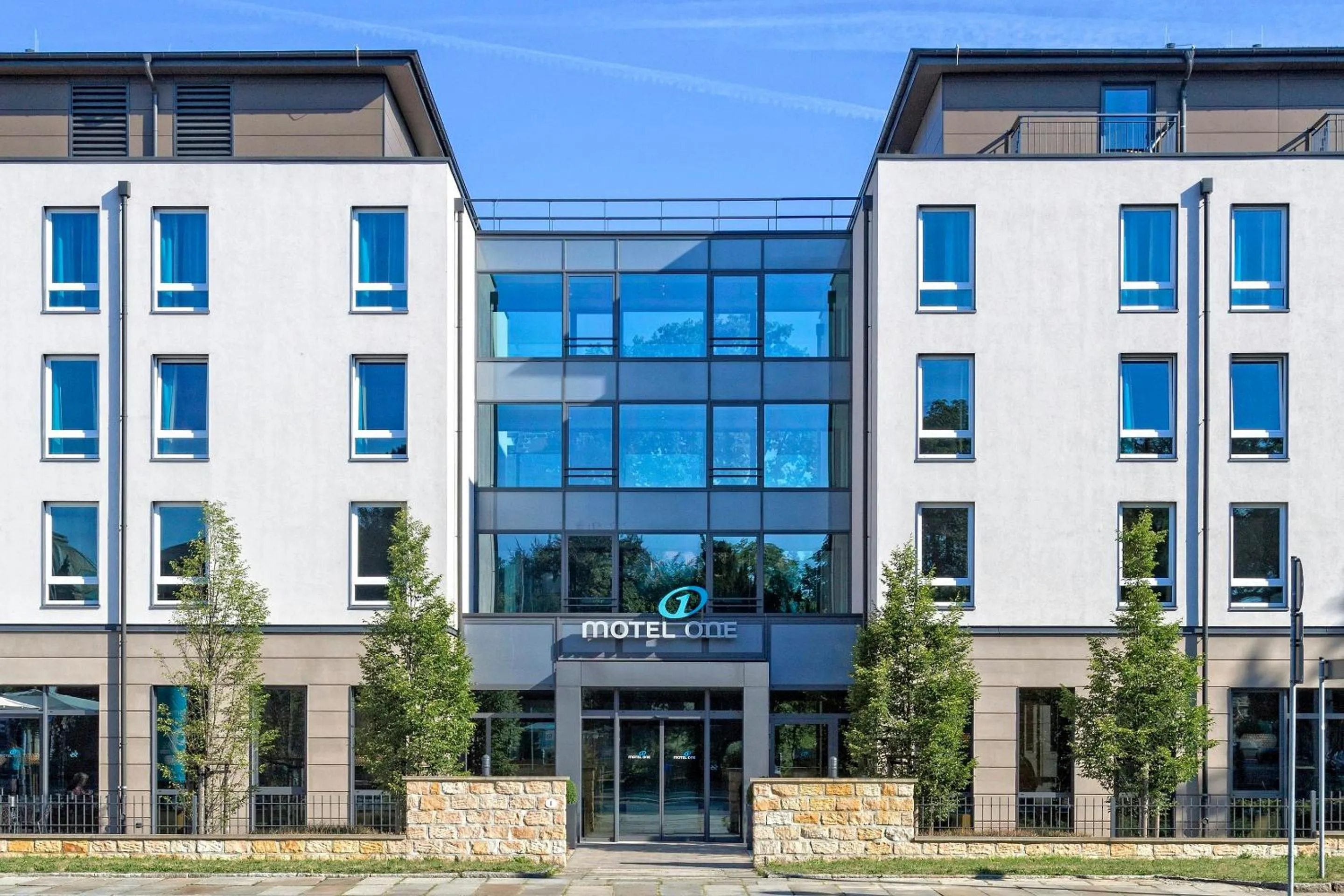 Facade/entrance in Motel One Dresden - Palaisplatz