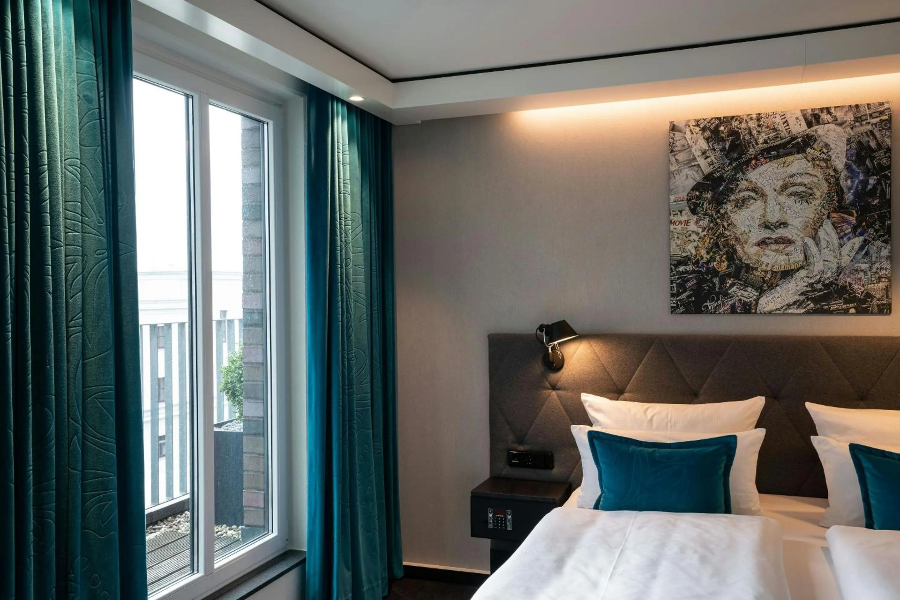 Photo of the whole room, Bed in Motel One Berlin-Spittelmarkt