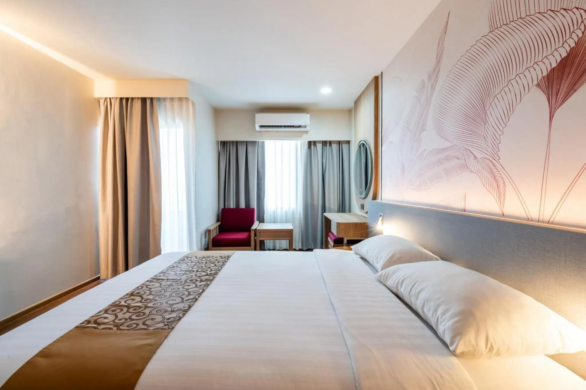 Bedroom, Bed in Asia Airport Hotel