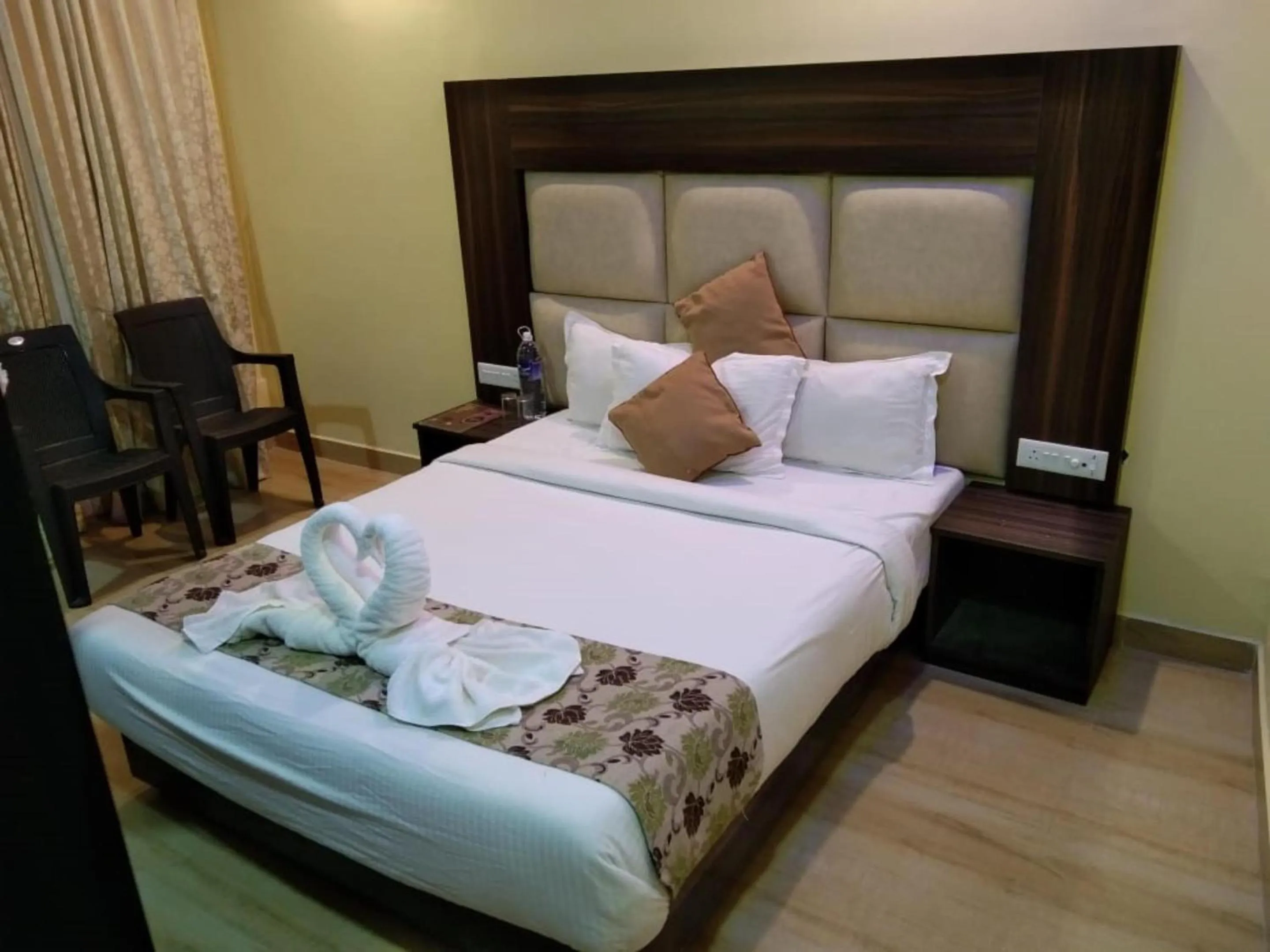 Bed in Gold India Beach Resort