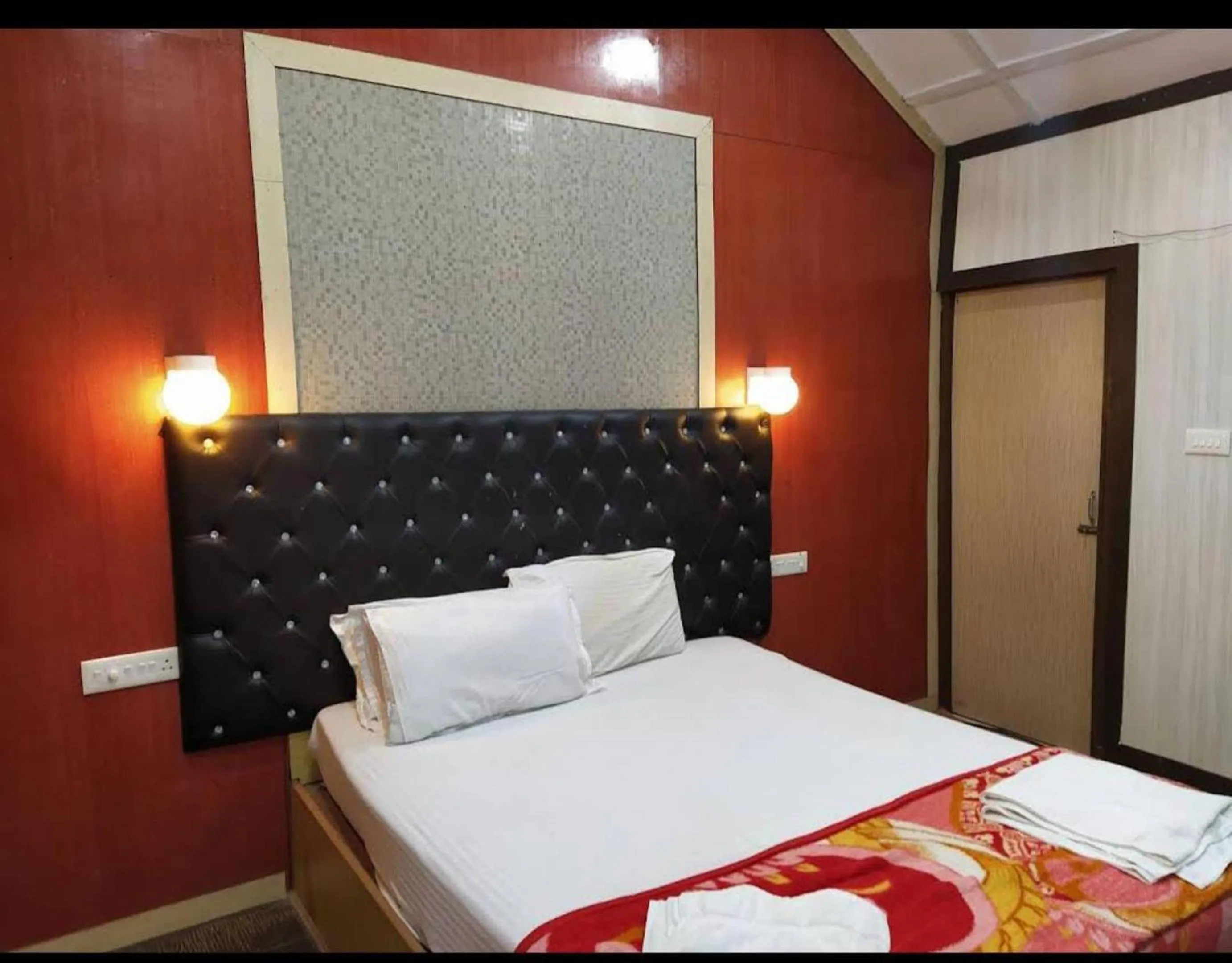 Bed in Gold India Beach Resort