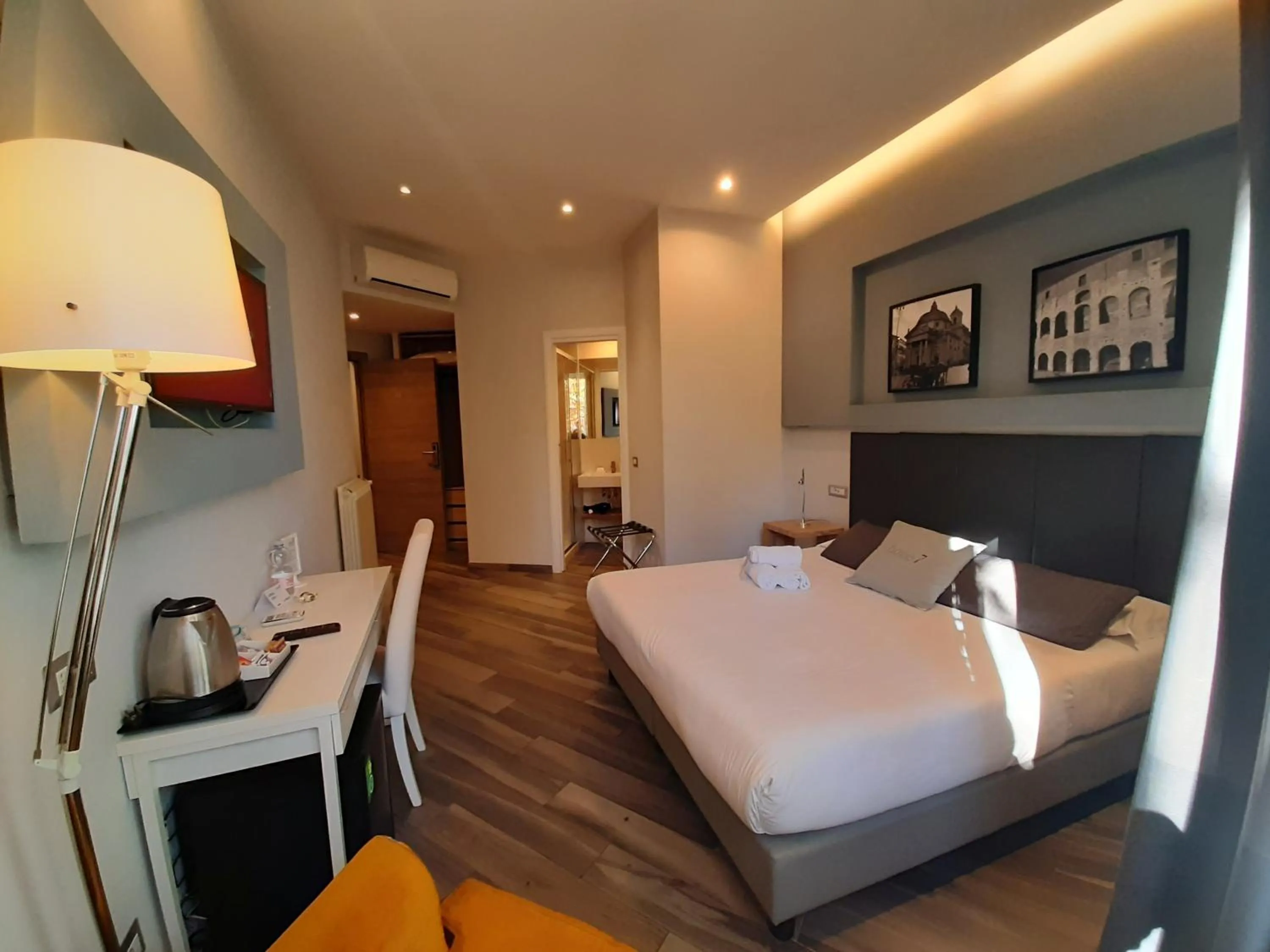 Photo of the whole room, Bed in B&B Home 77