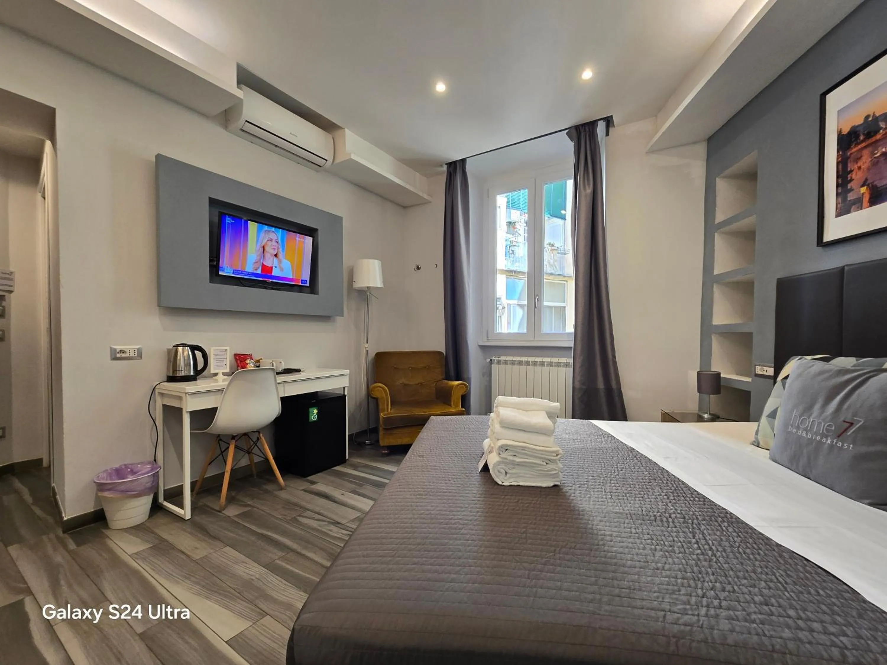 Bedroom, Bed in B&B Home 77