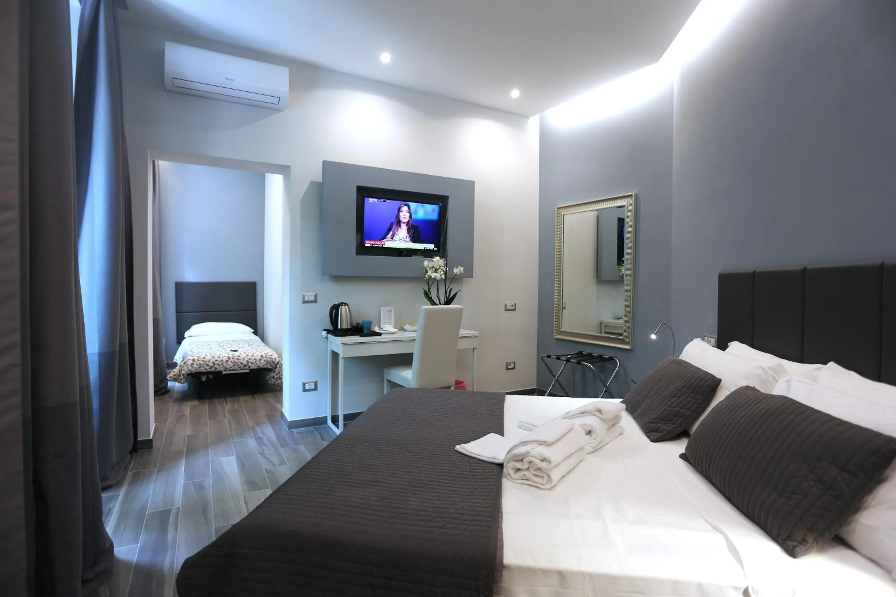 Photo of the whole room, Bed in B&B Home 77