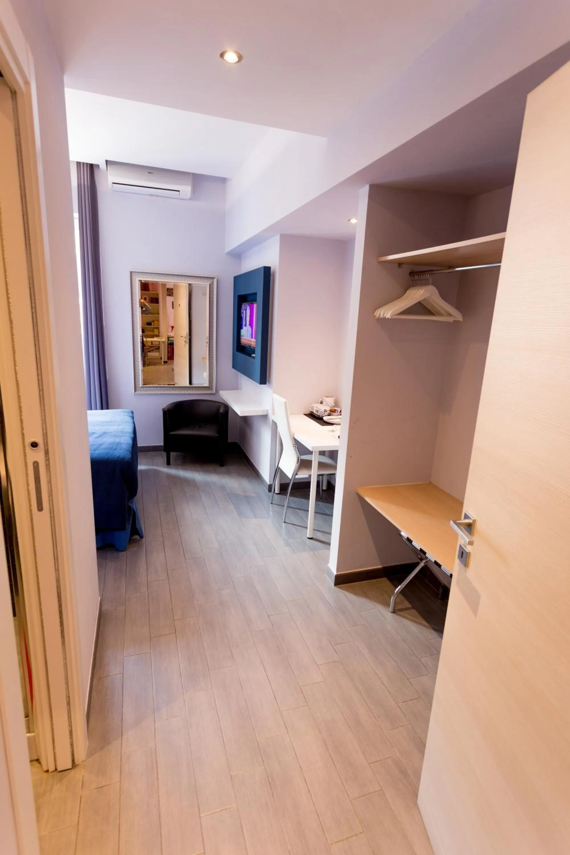 Photo of the whole room, Bed in B&B Home 77