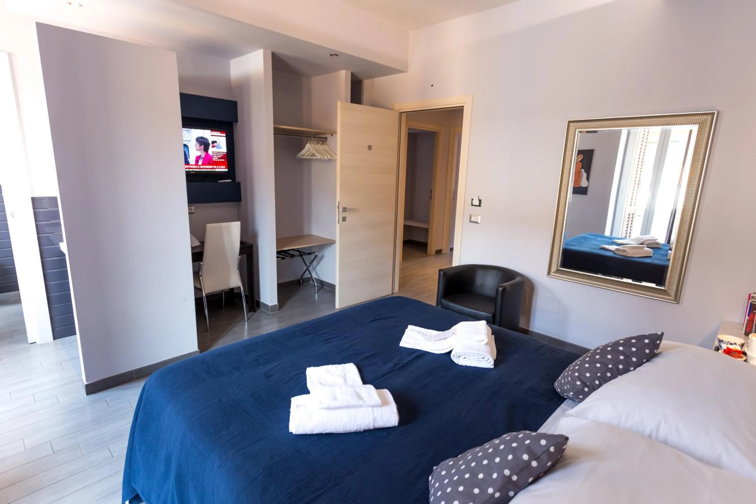 Photo of the whole room, Bed in B&B Home 77