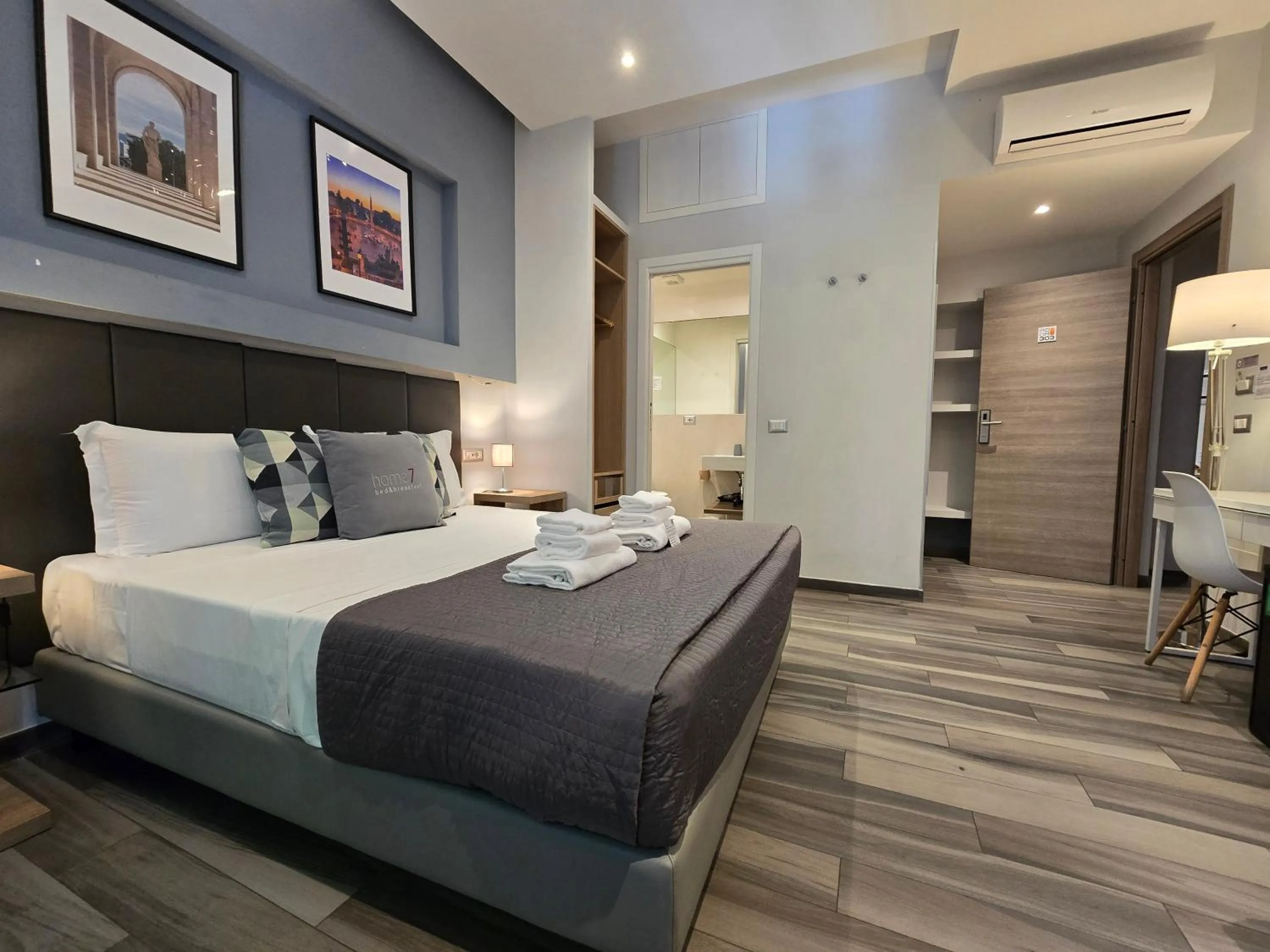 Photo of the whole room, Bed in B&B Home 77