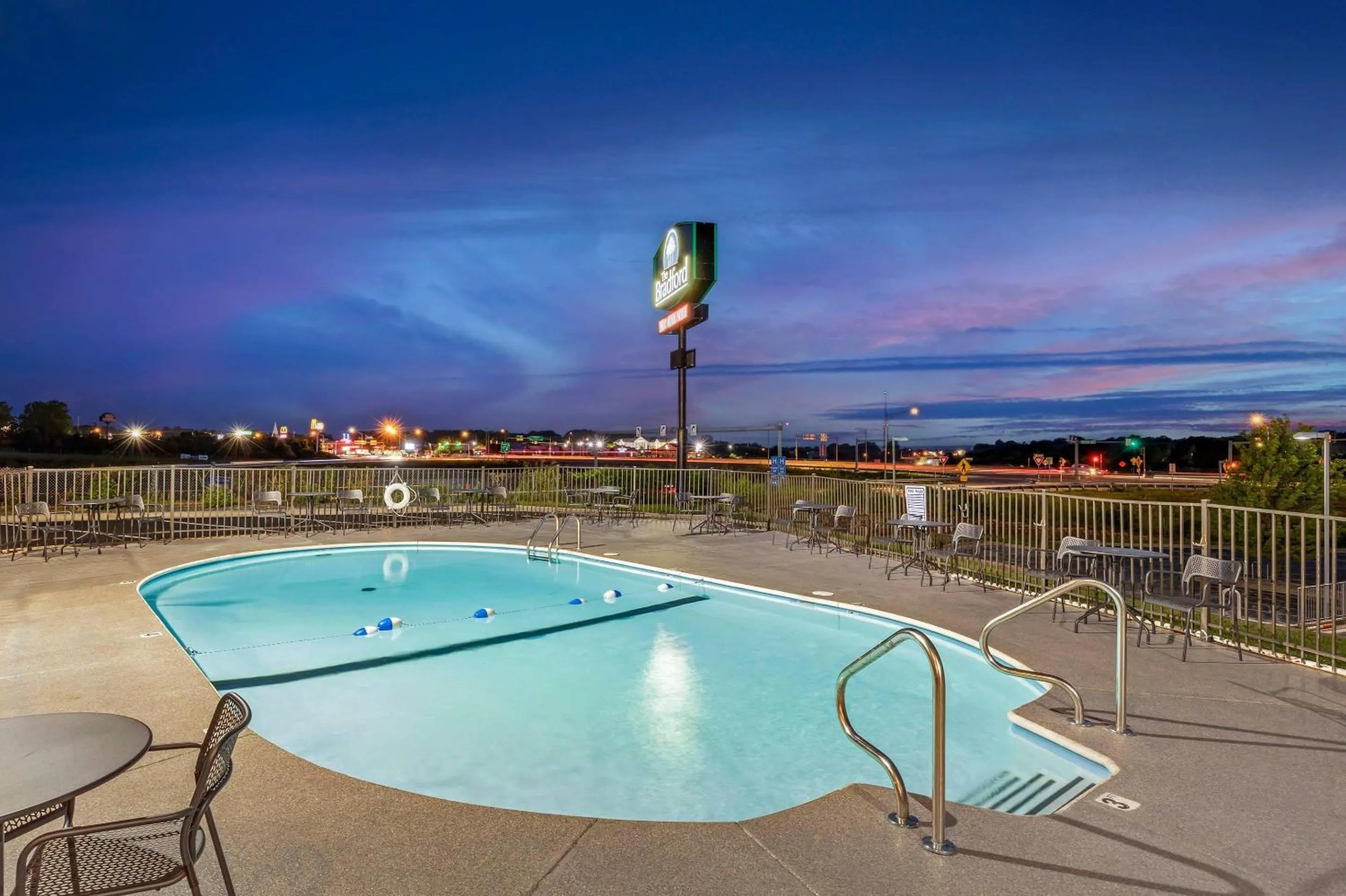Swimming pool in The Bradford Hotel, an Ascend Collection Hotel