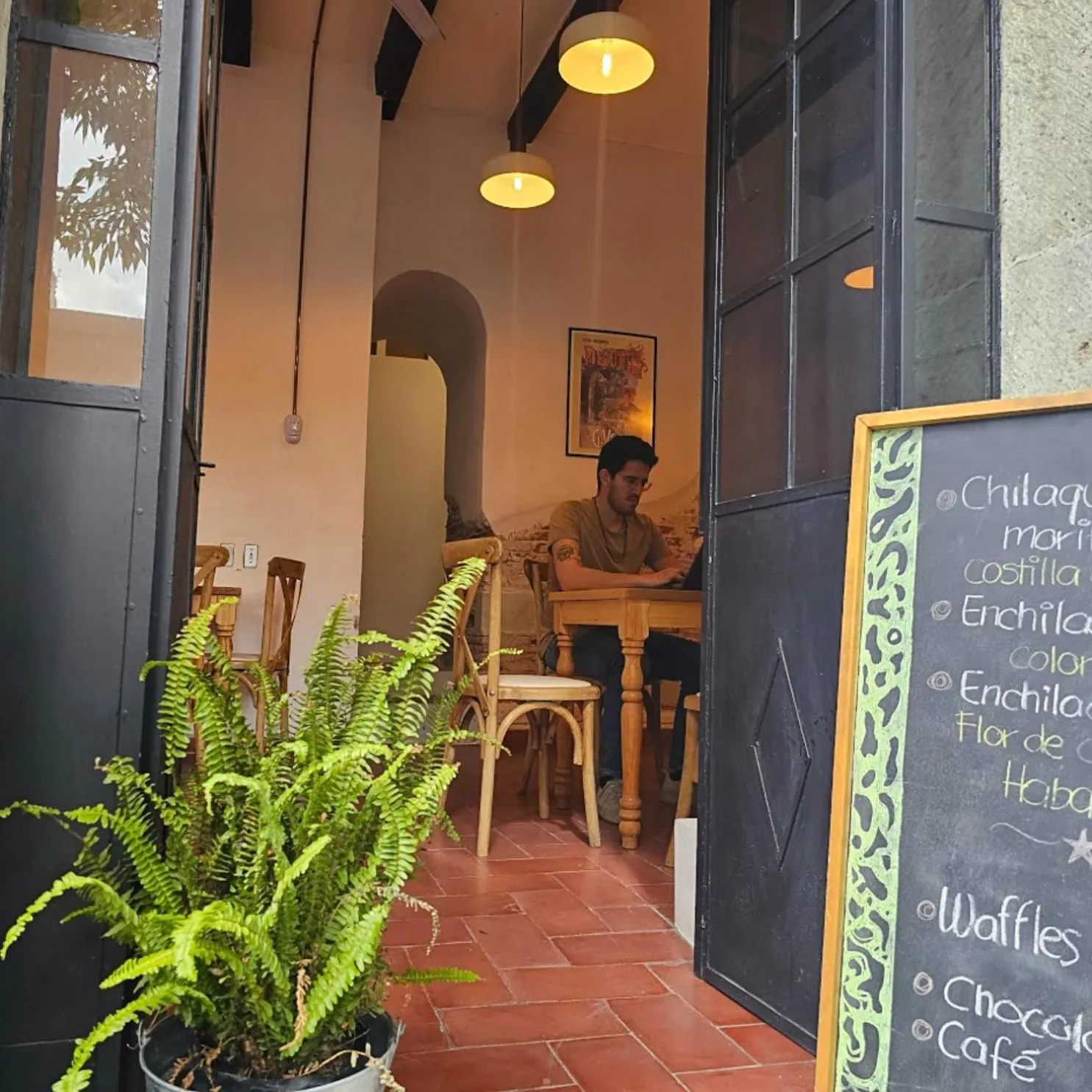 Restaurant/places to eat in Agrado Guest House