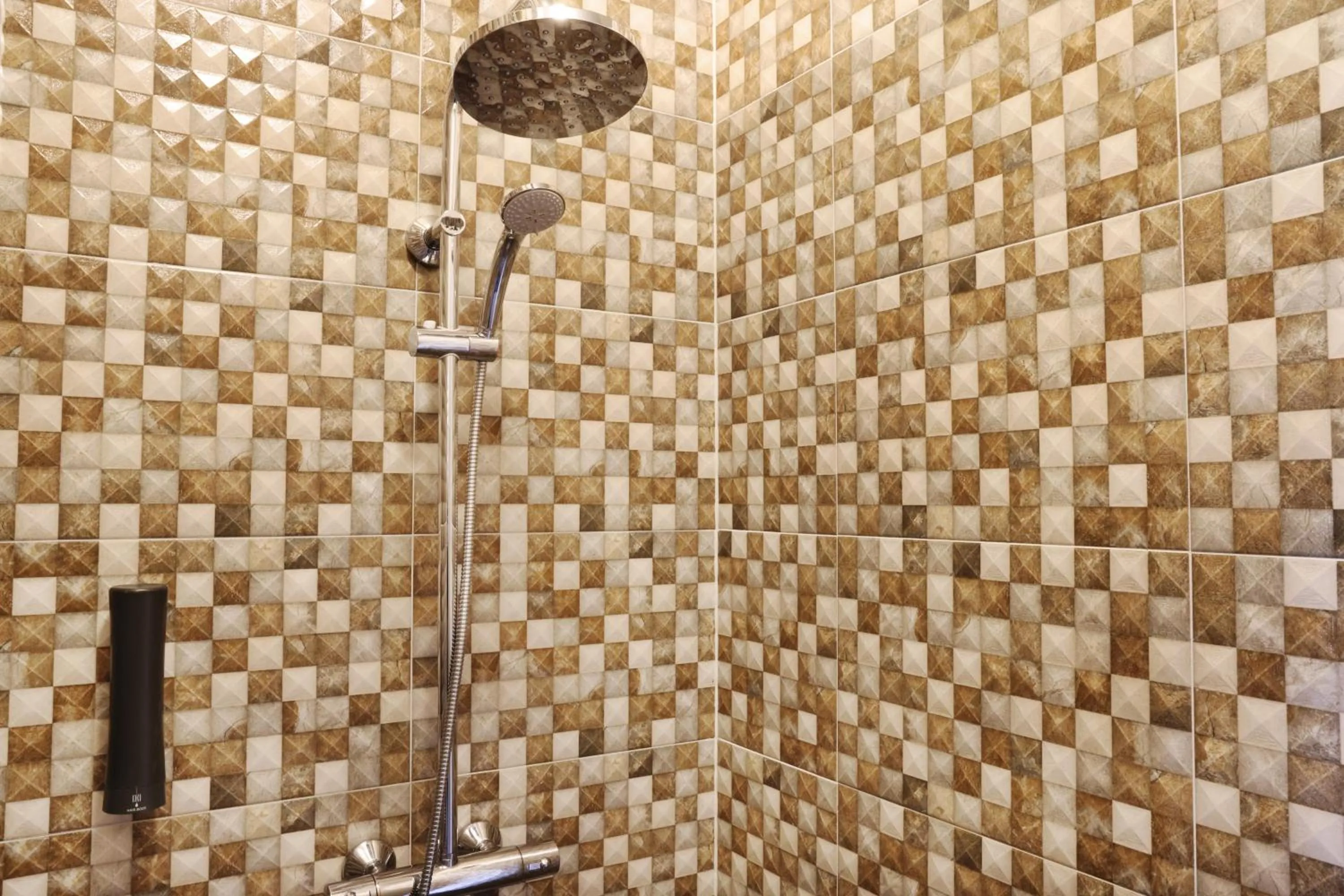 Shower in Fosshotel Hellnar