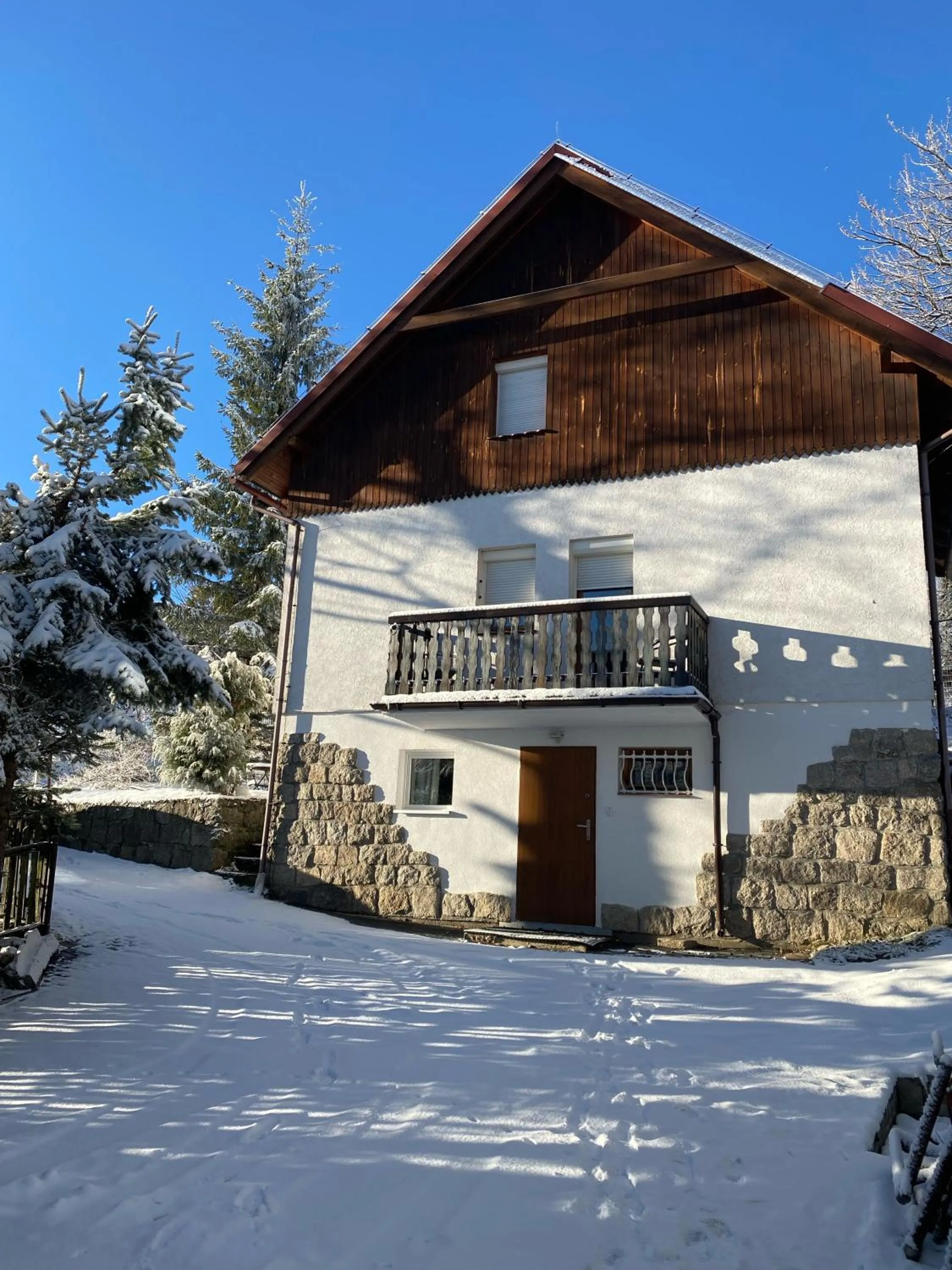 Pod Jeleńcem willa i dom z widokiem na Śnieżkę blisko Wang