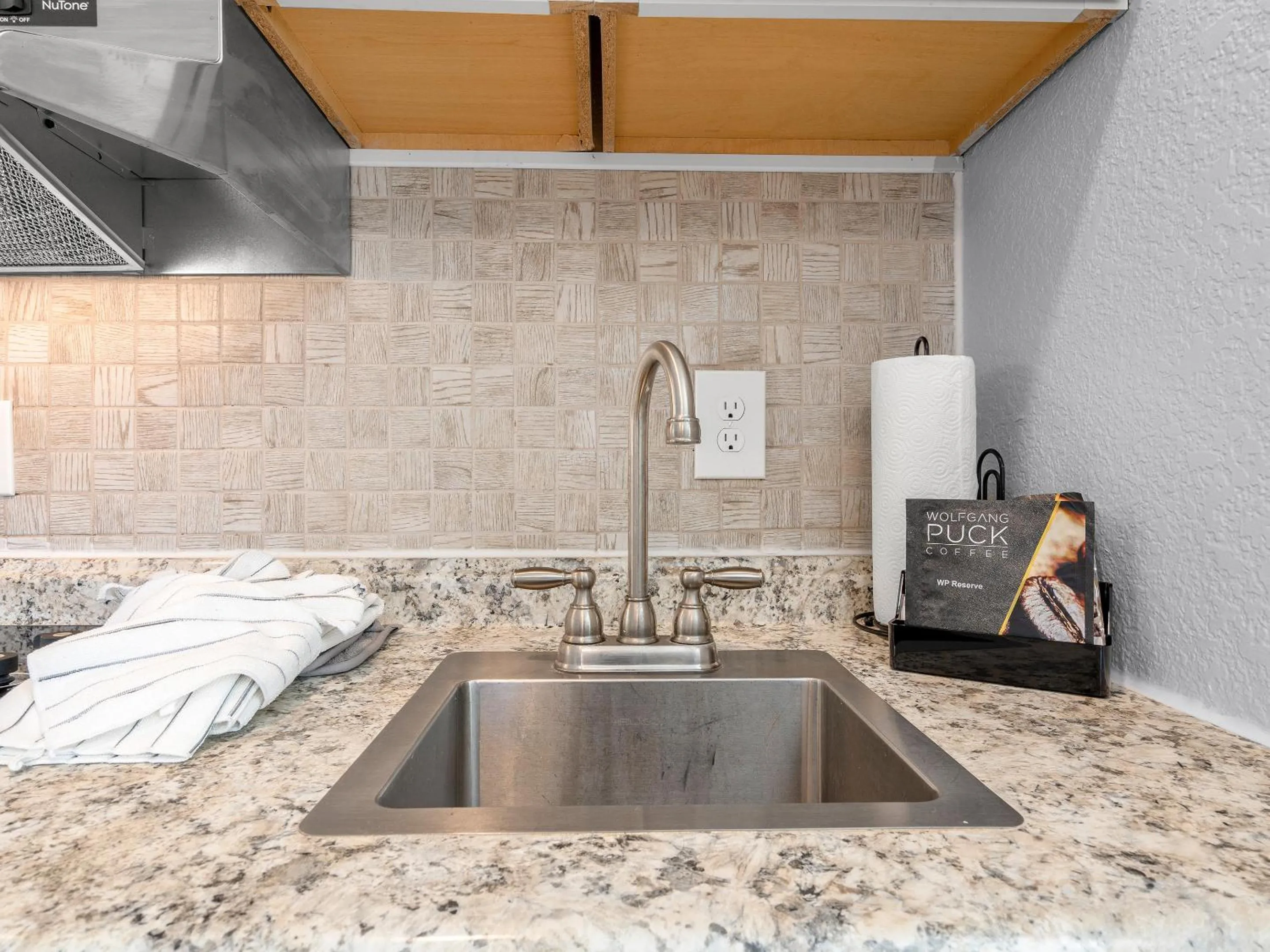 Kitchen or kitchenette in Carriage House Condominiums by All Seasons Resort Lodging