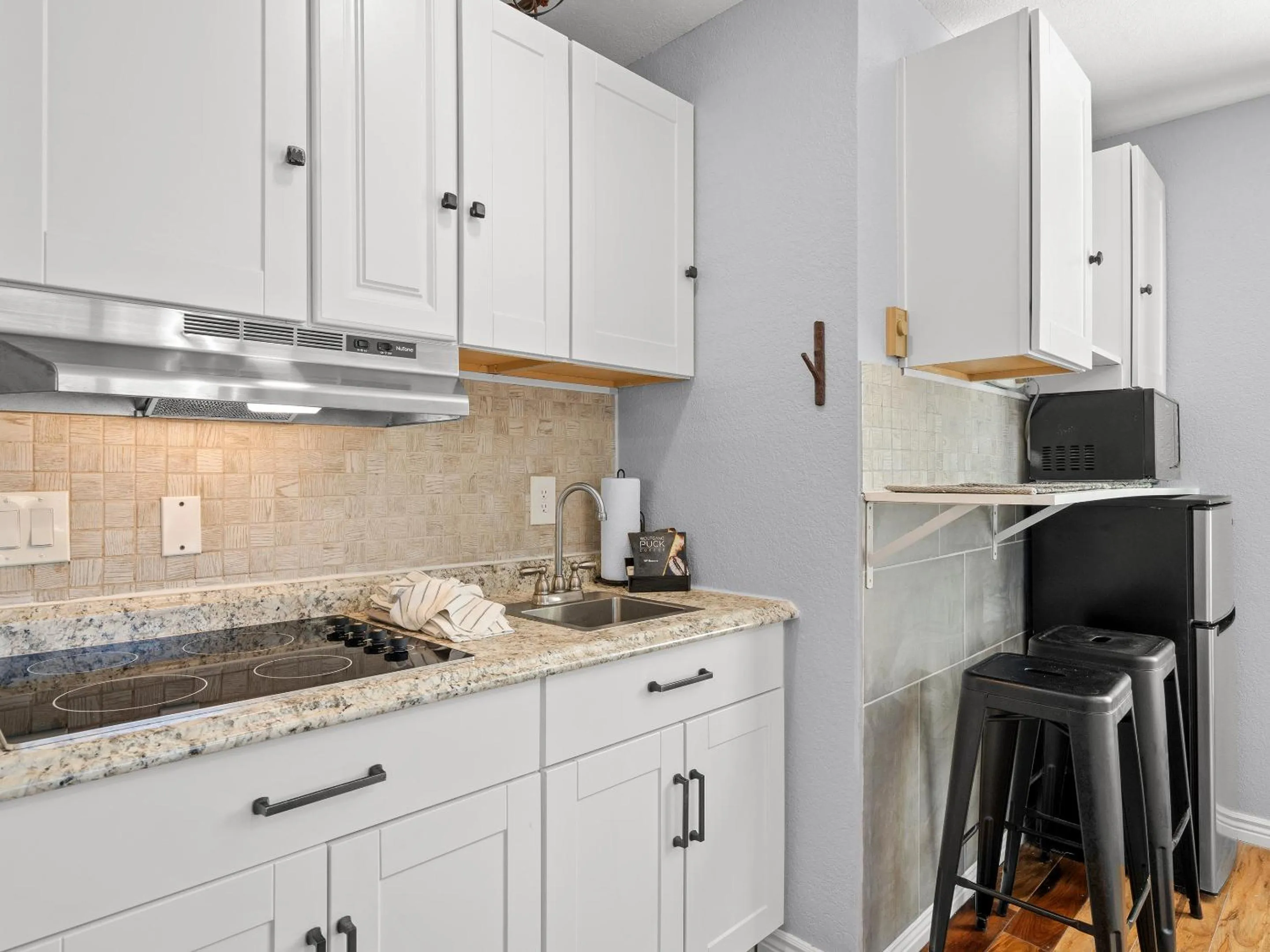 Kitchen or kitchenette in Carriage House Condominiums by All Seasons Resort Lodging