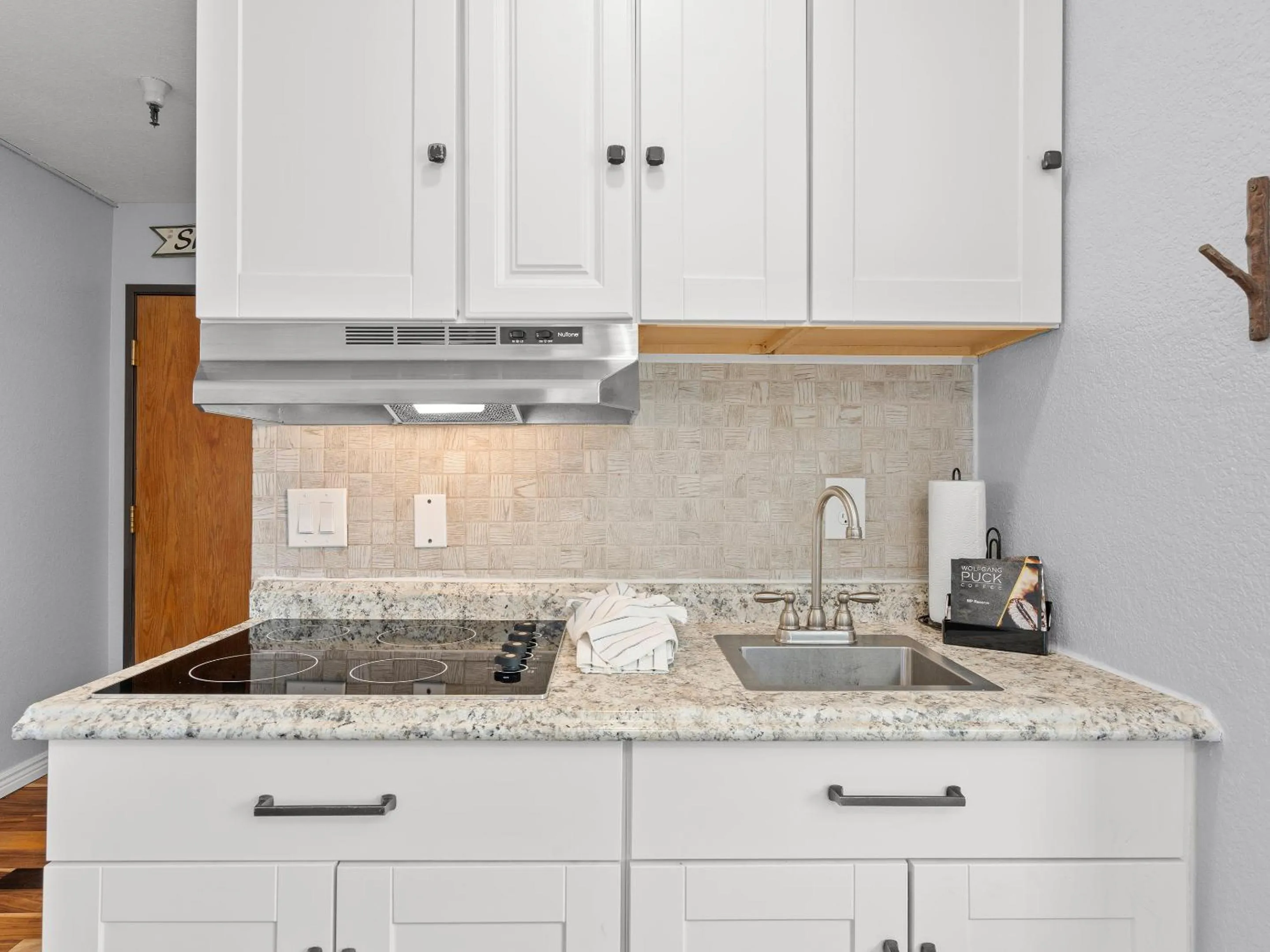 Kitchen or kitchenette in Carriage House Condominiums by All Seasons Resort Lodging