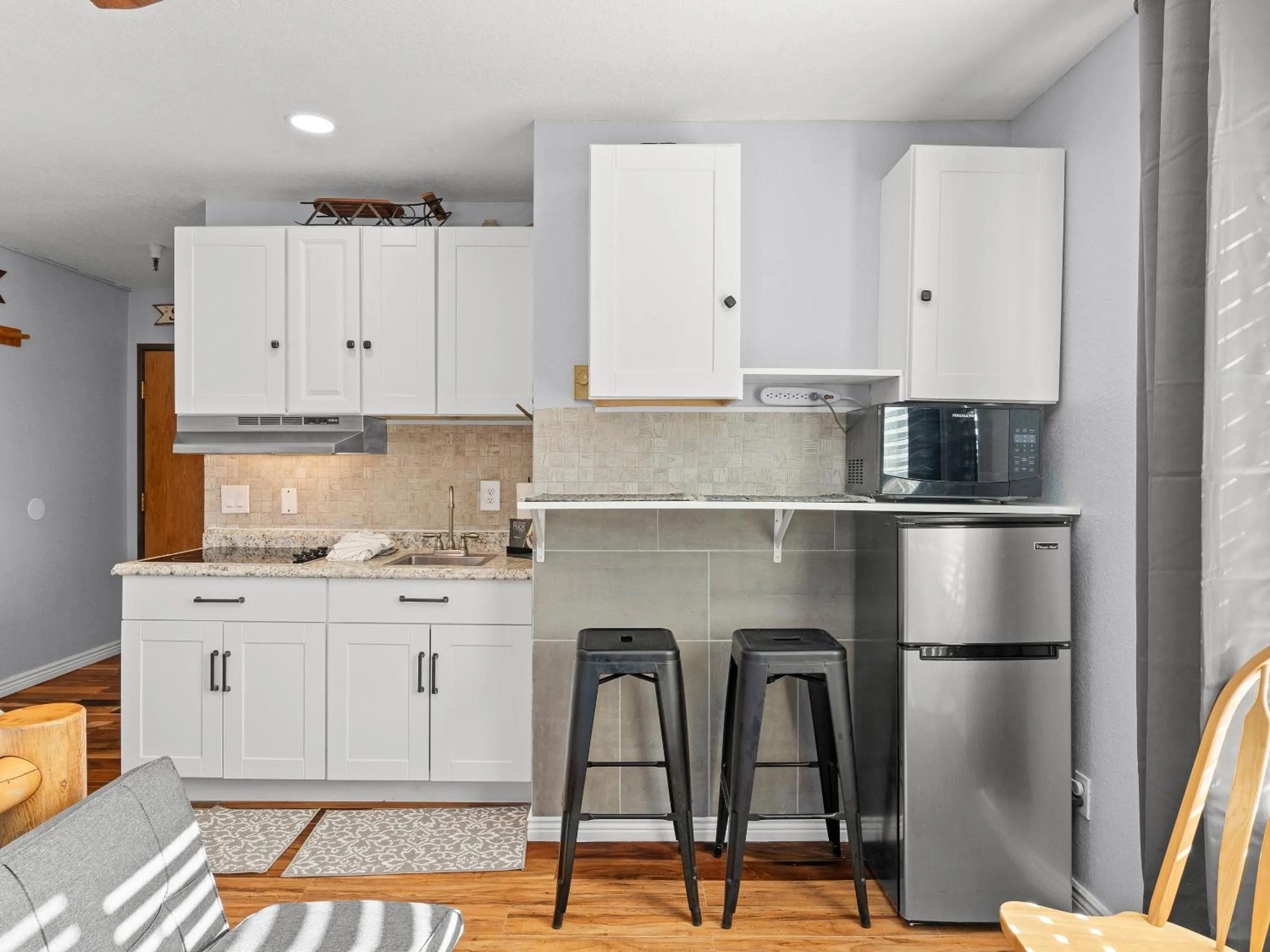 Kitchen or kitchenette in Carriage House Condominiums by All Seasons Resort Lodging