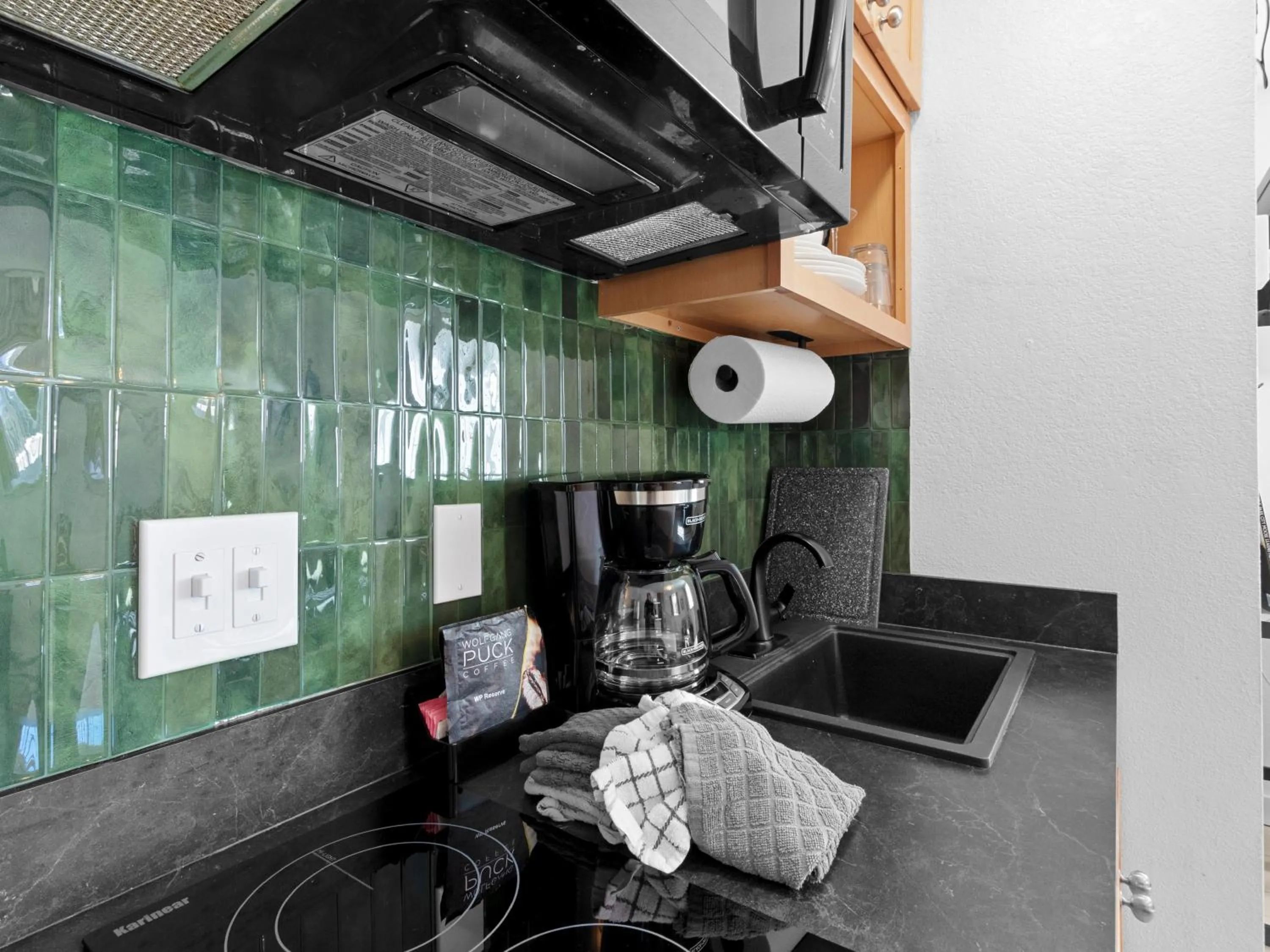 Kitchen or kitchenette in Carriage House Condominiums by All Seasons Resort Lodging