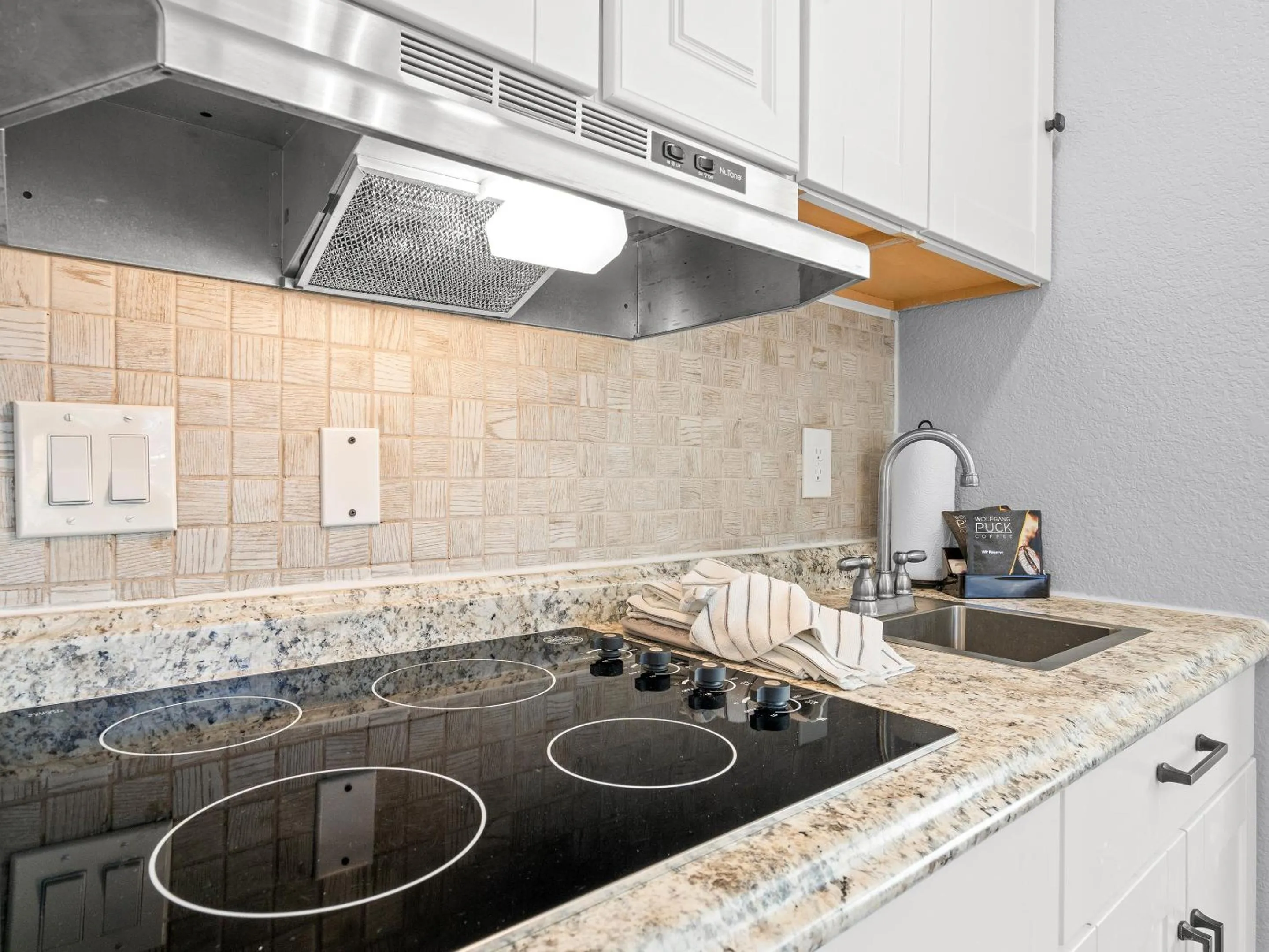 Kitchen or kitchenette in Carriage House Condominiums by All Seasons Resort Lodging