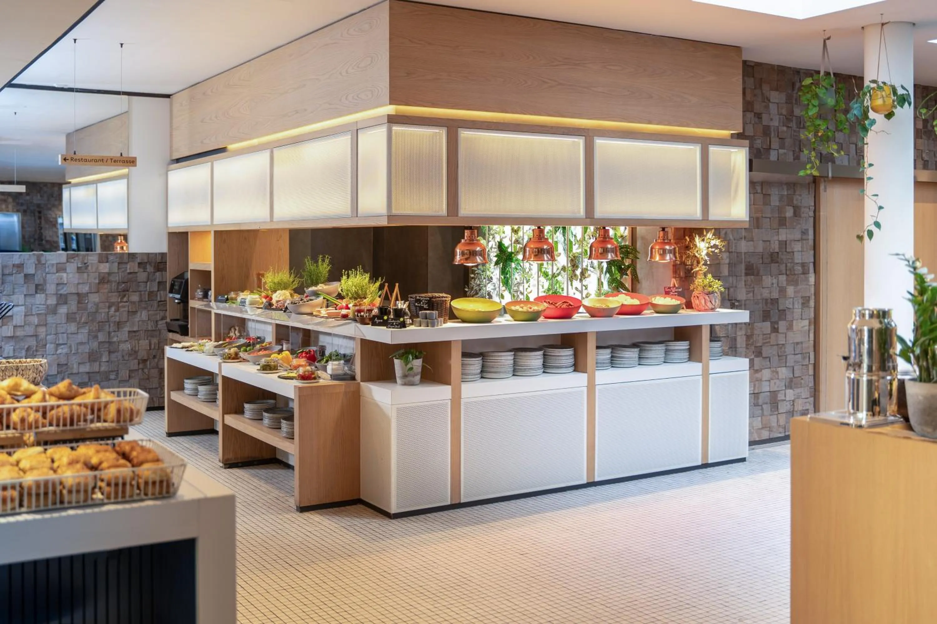 Kitchen or kitchenette in INNSiDE by Meliá Berlin Mitte