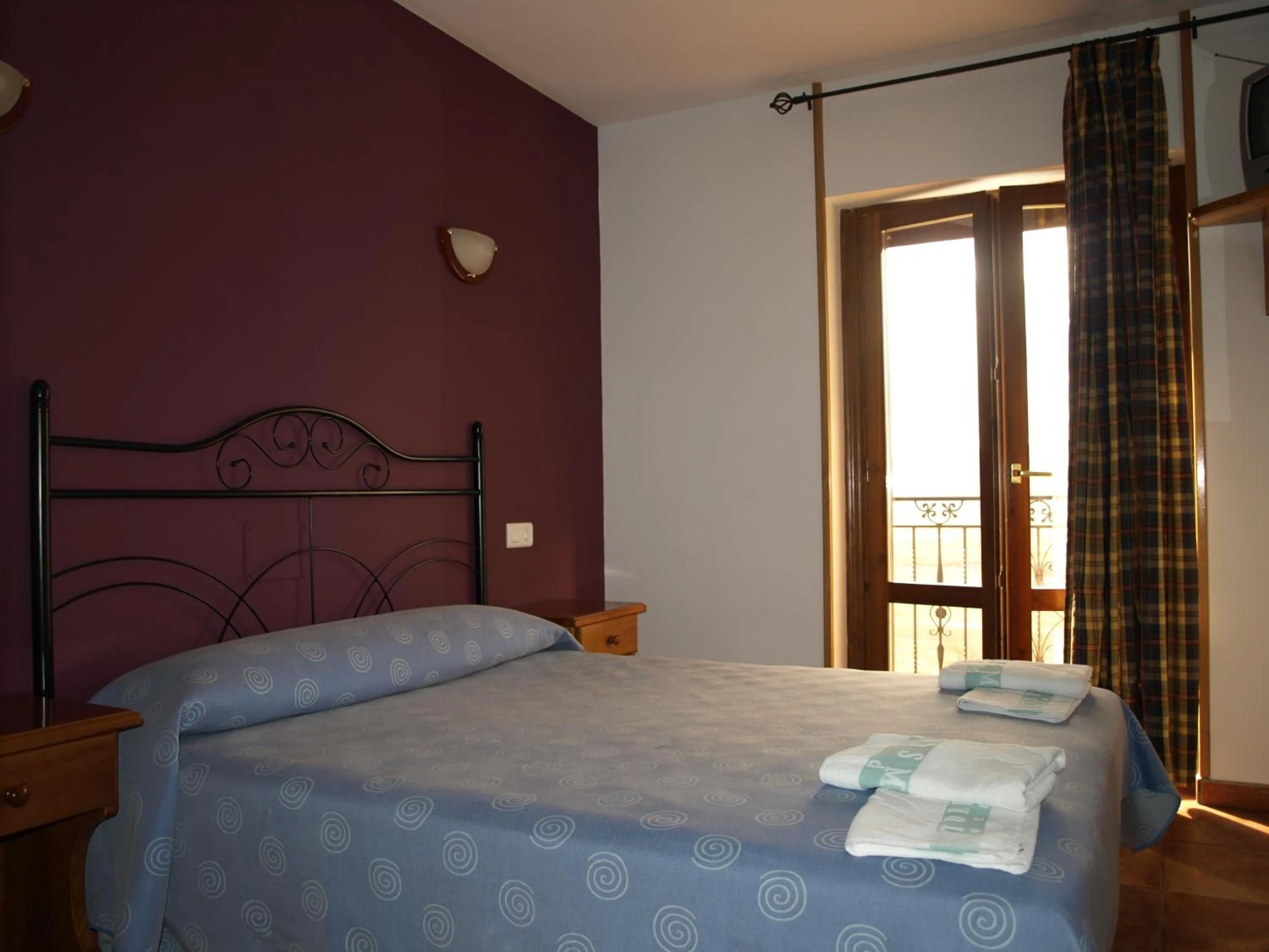 Photo of the whole room, Bed in El Churrón