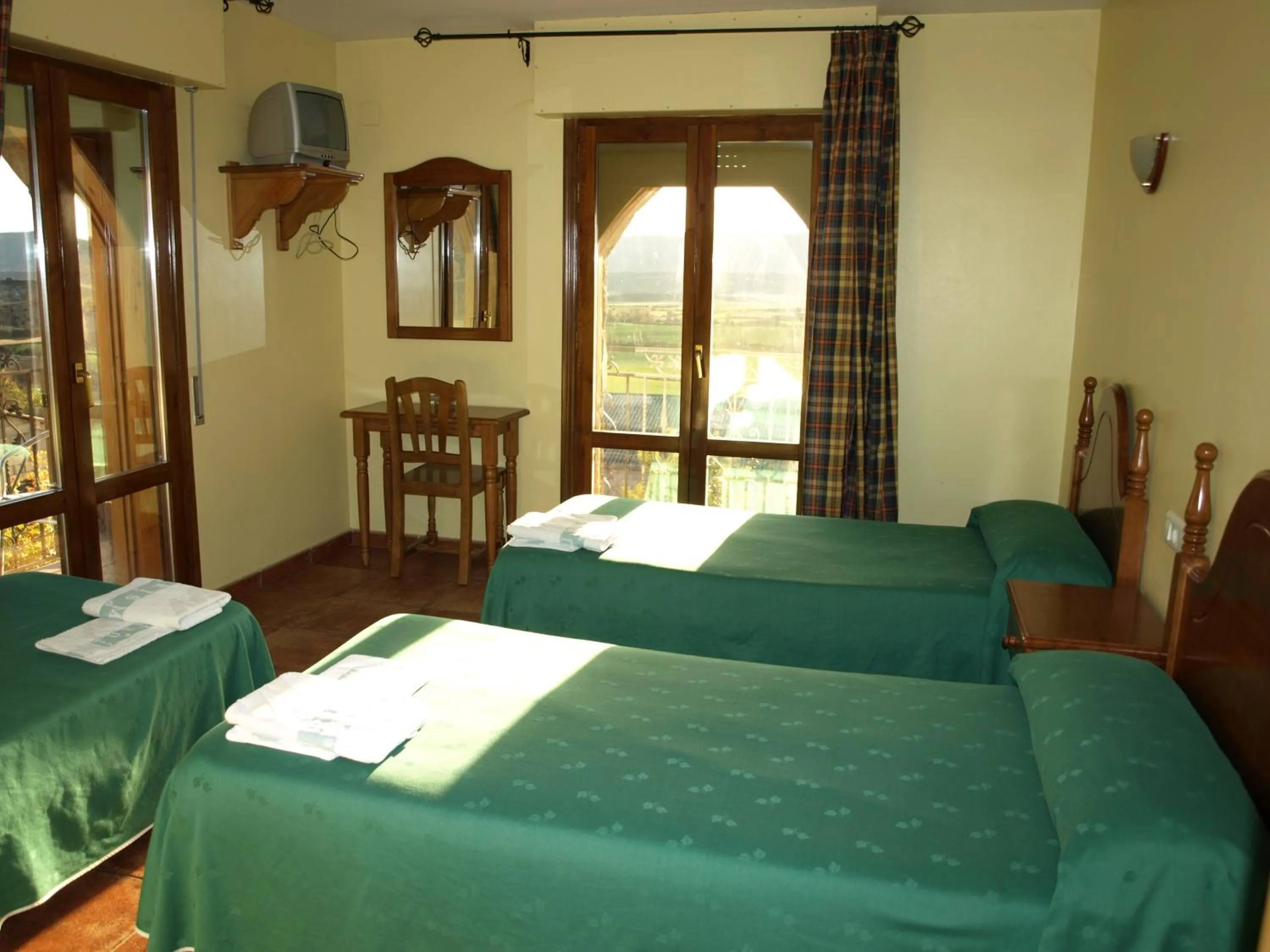 Photo of the whole room, Bed in El Churrón