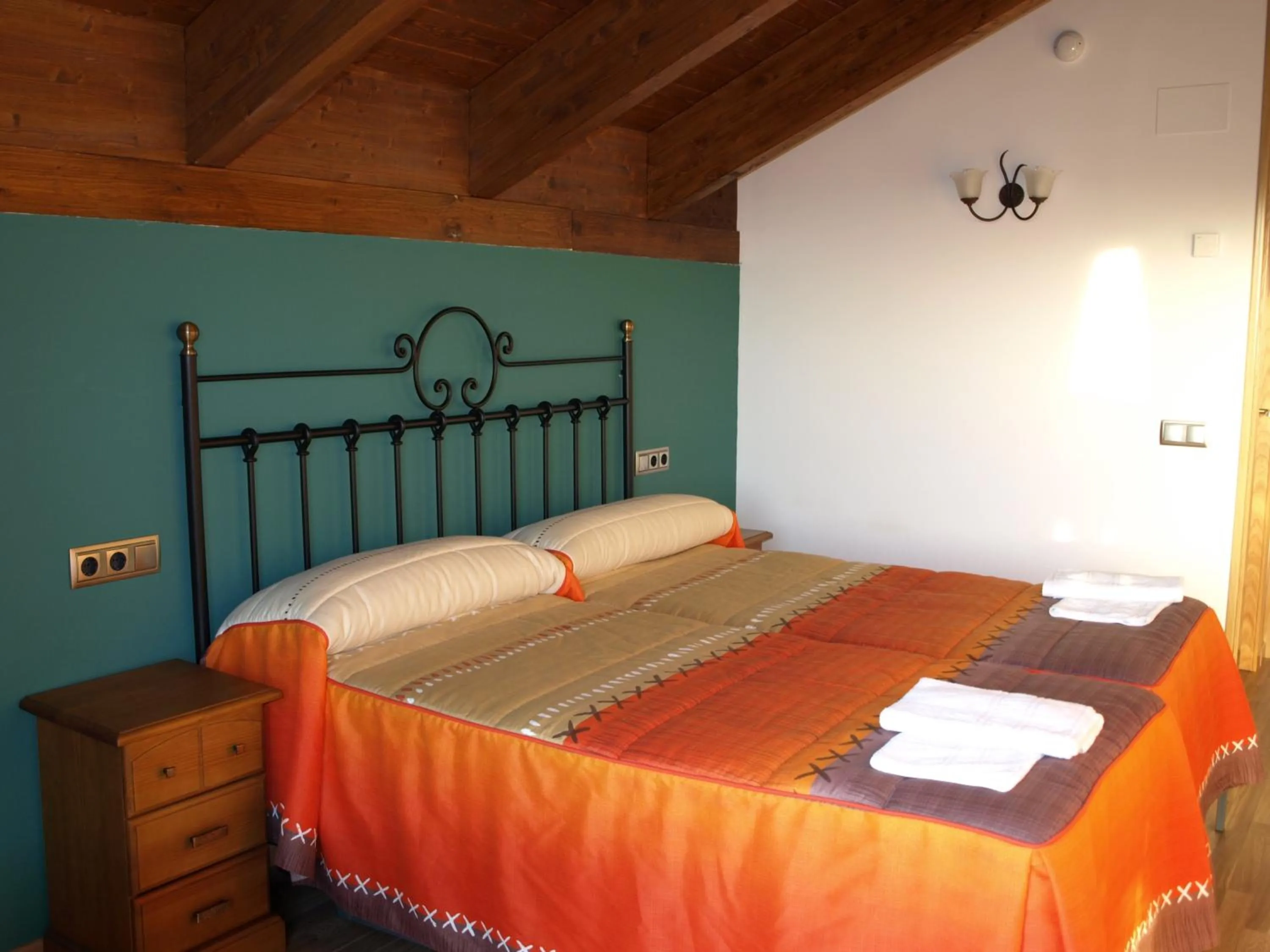 Photo of the whole room, Bed in El Churrón