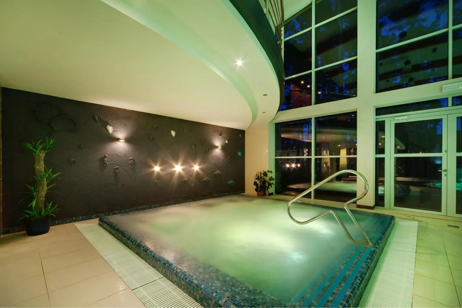 Hot Tub in Marena Wellness & Spa