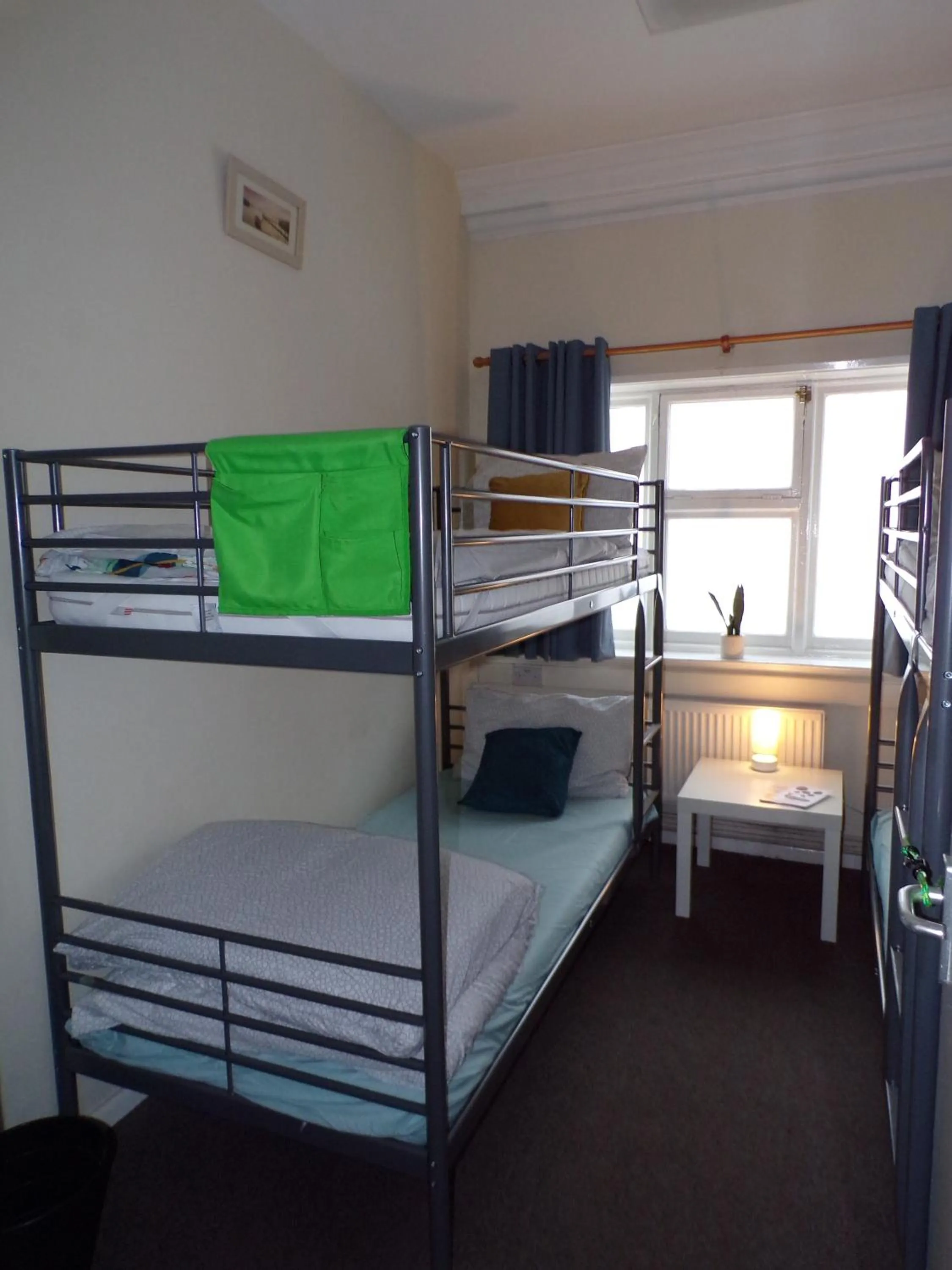 bunk bed, Bed in Hull Trinity Backpackers