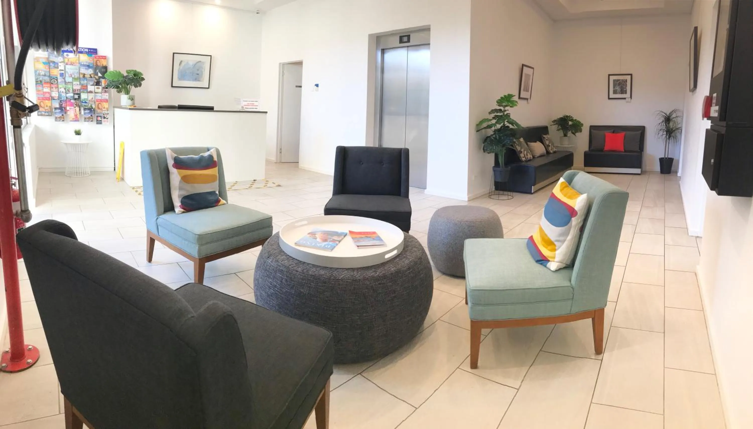 Facade/entrance in The Palms Apartments