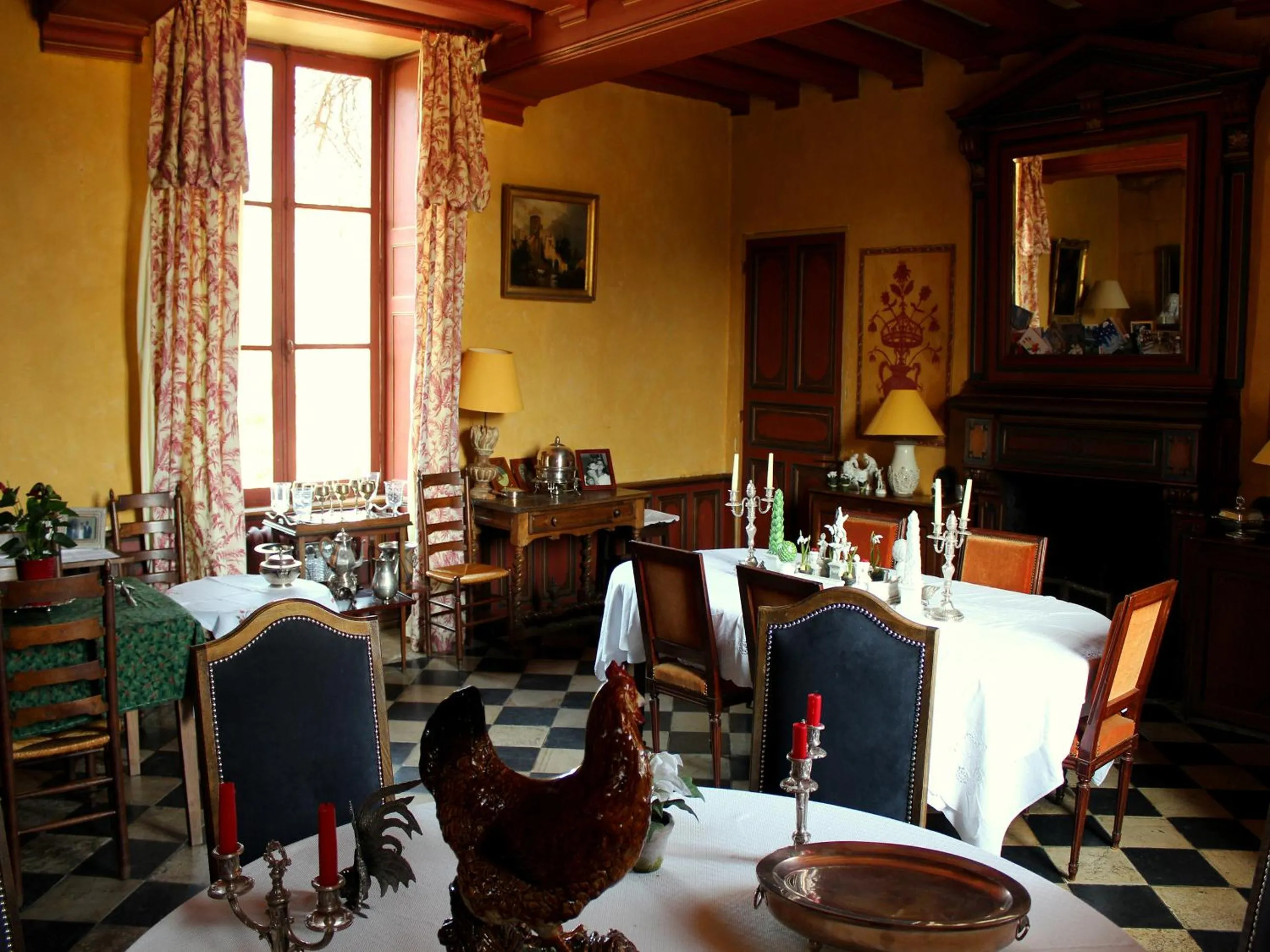 Communal lounge/ TV room in Château De Chambiers