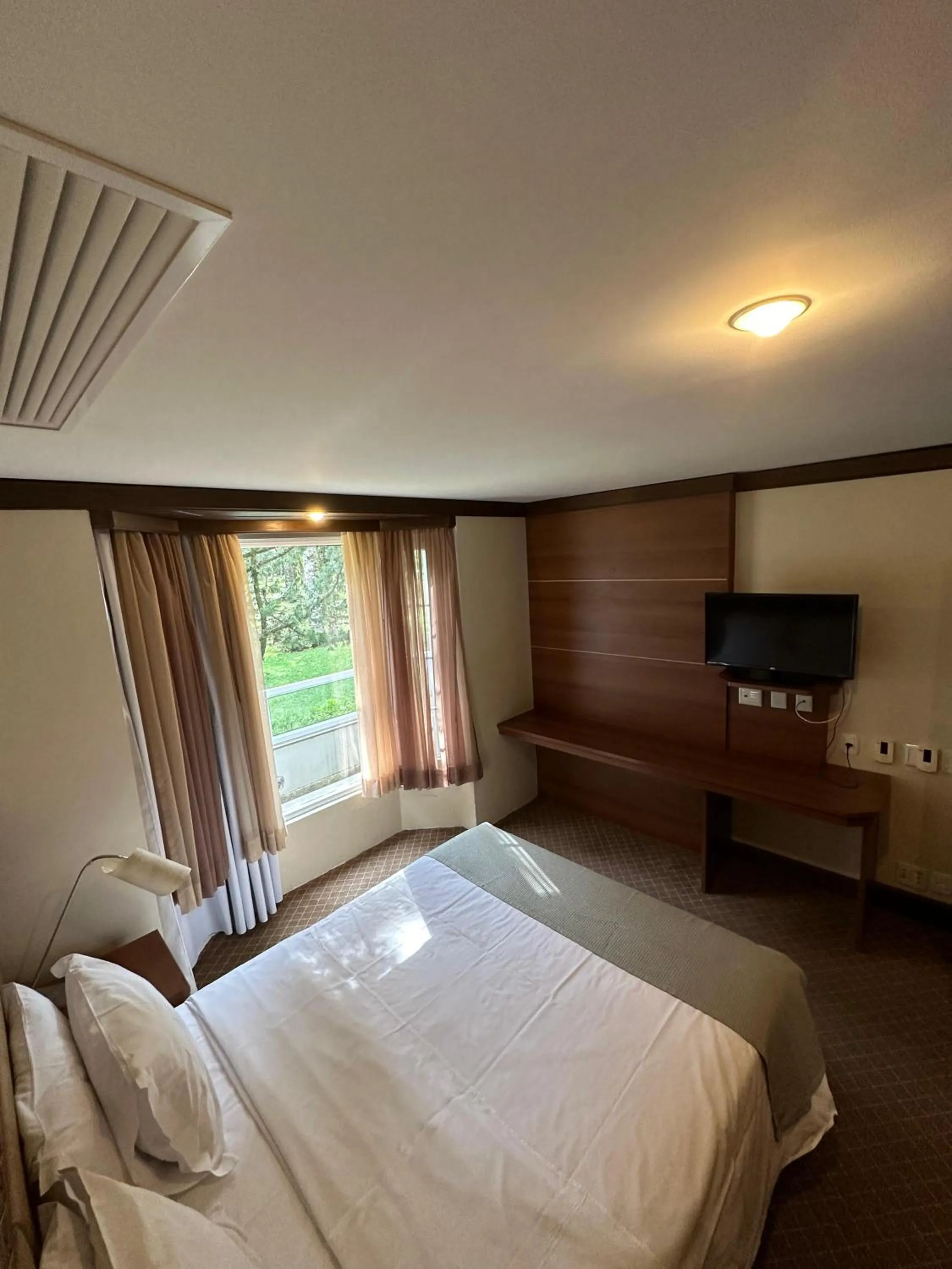 Bedroom, Bed in Flat Luxo Mountain Village