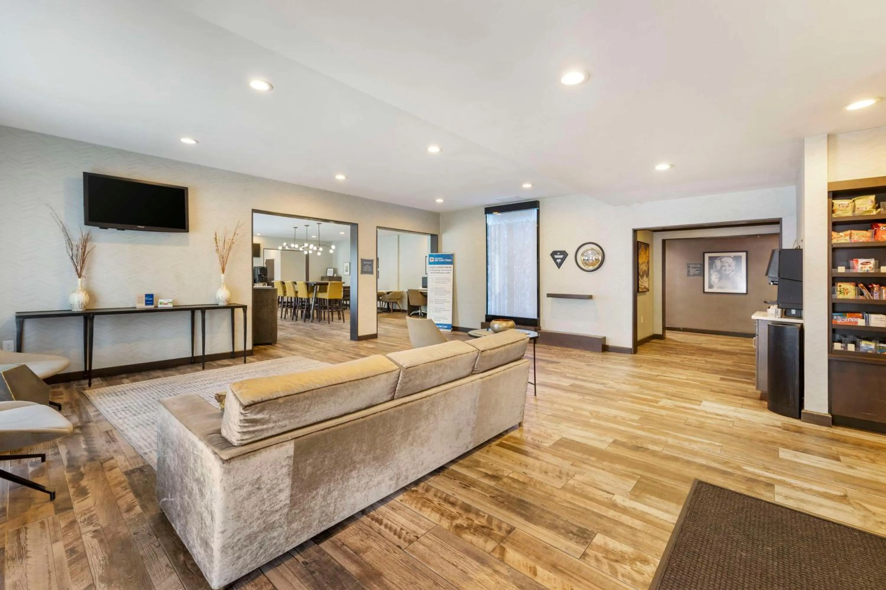 Lobby or reception in Best Western Plus Nashville Airport Hotel - BNA